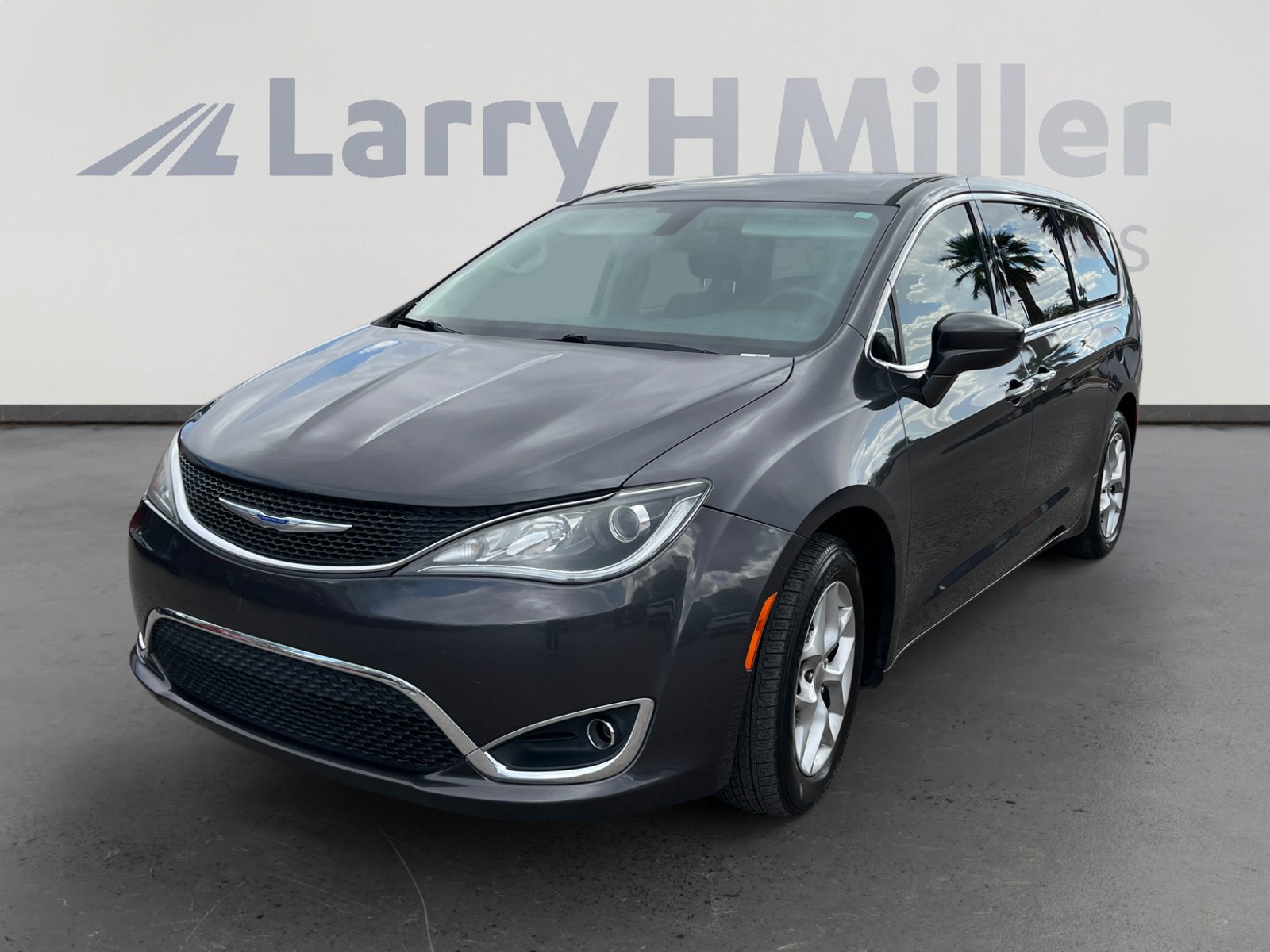 2018 Chrysler Pacifica Touring Plus's photo