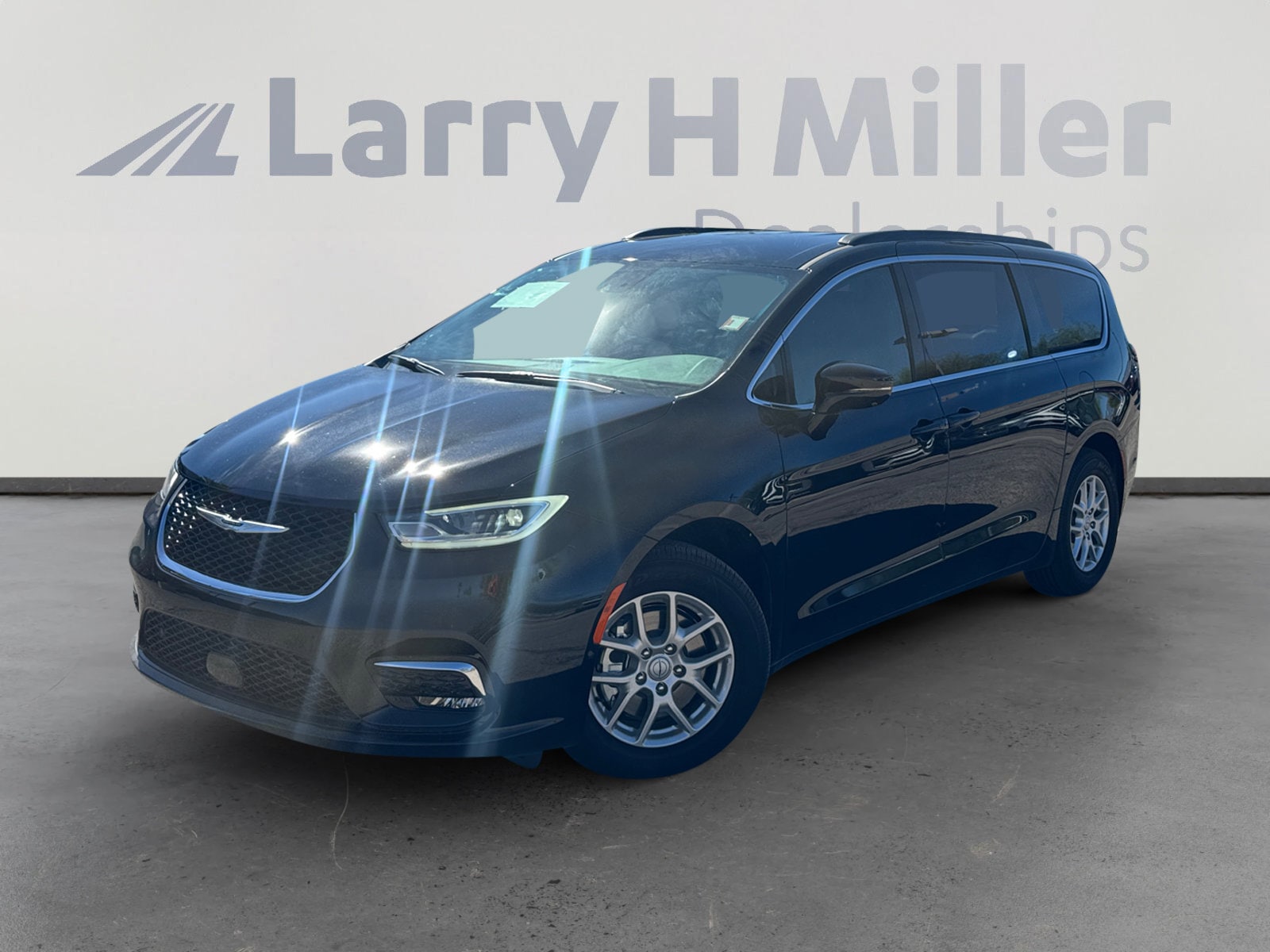 2026 Chrysler Pacifica Select's photo