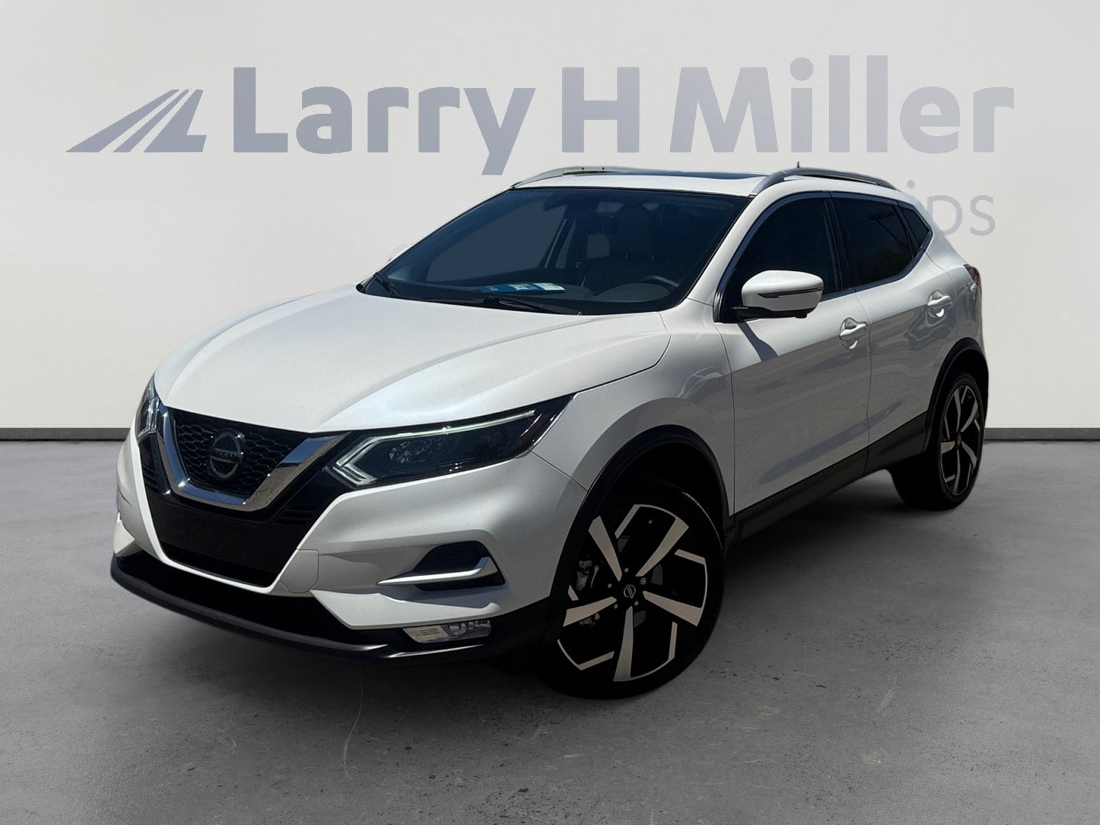 2022 Nissan Rogue Sport SL FWD's photo
