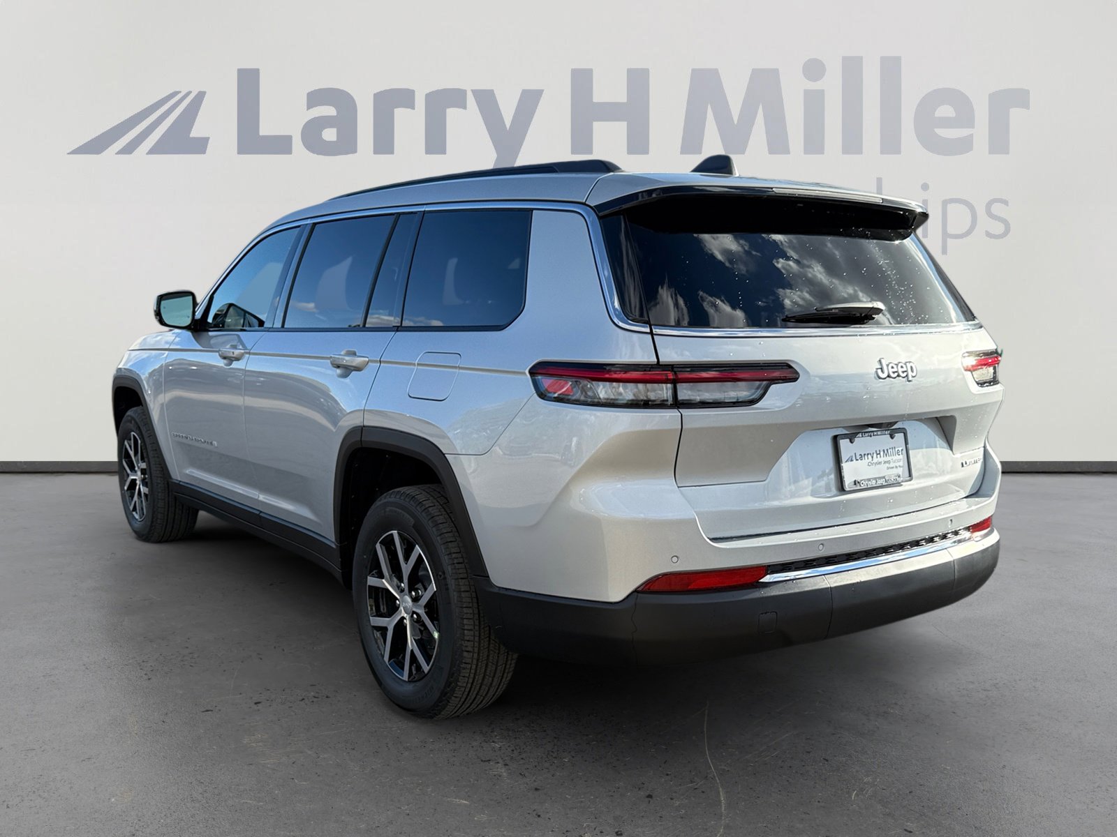 2025 Jeep Grand Cherokee Limited photo 4