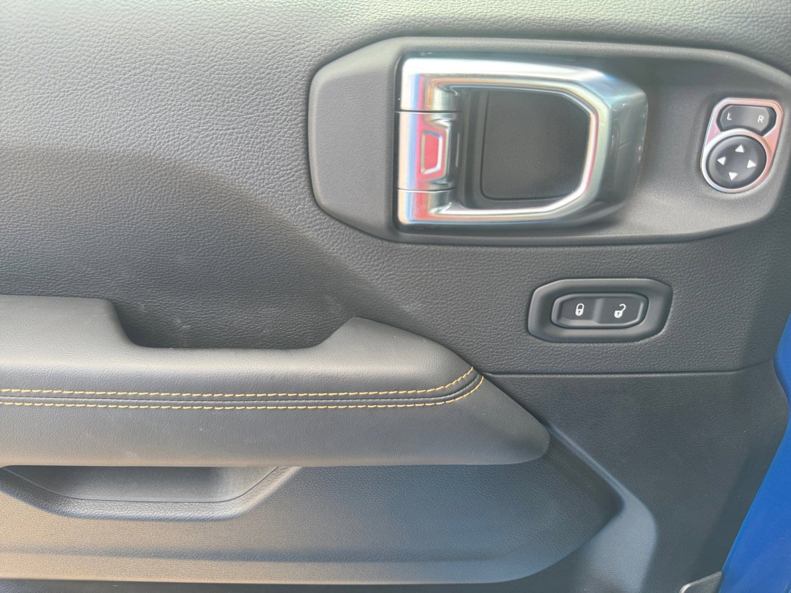 2025 Jeep Wrangler 4-Door Sahara - Photo 15