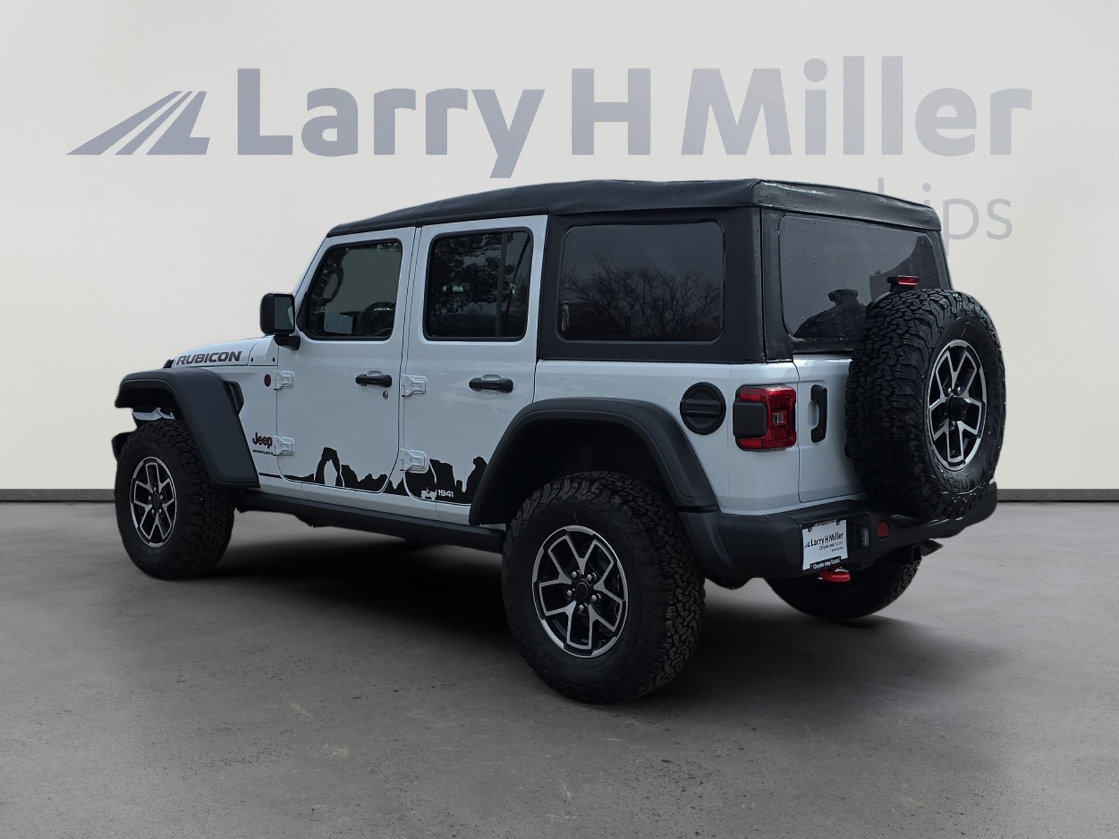 2025 Jeep Wrangler Rubicon photo 4