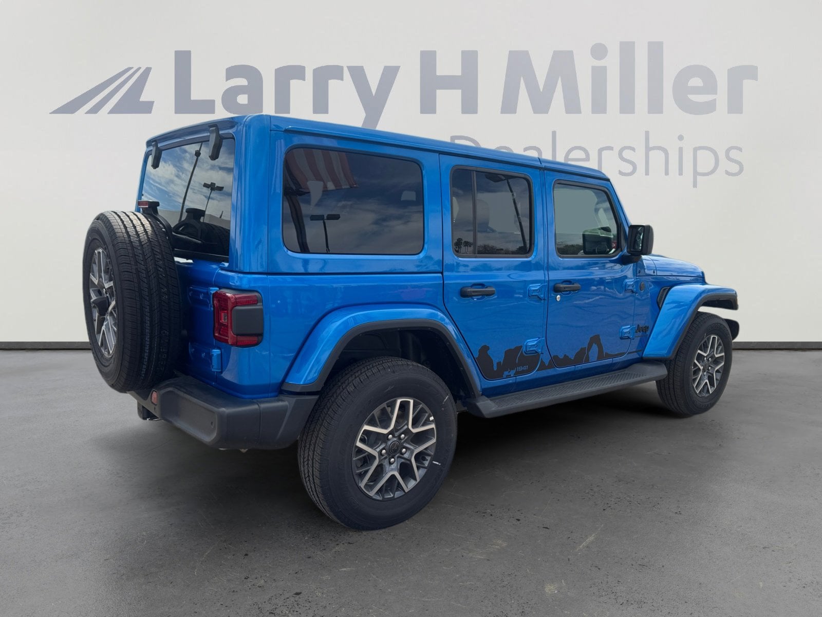 2025 Jeep Wrangler 4-Door Sahara - Photo 6