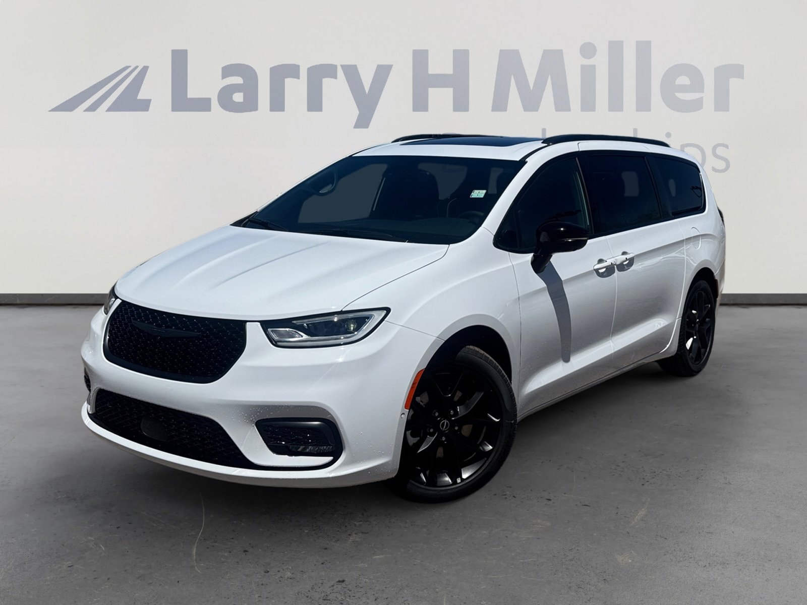 2026 Chrysler Pacifica Limited's photo
