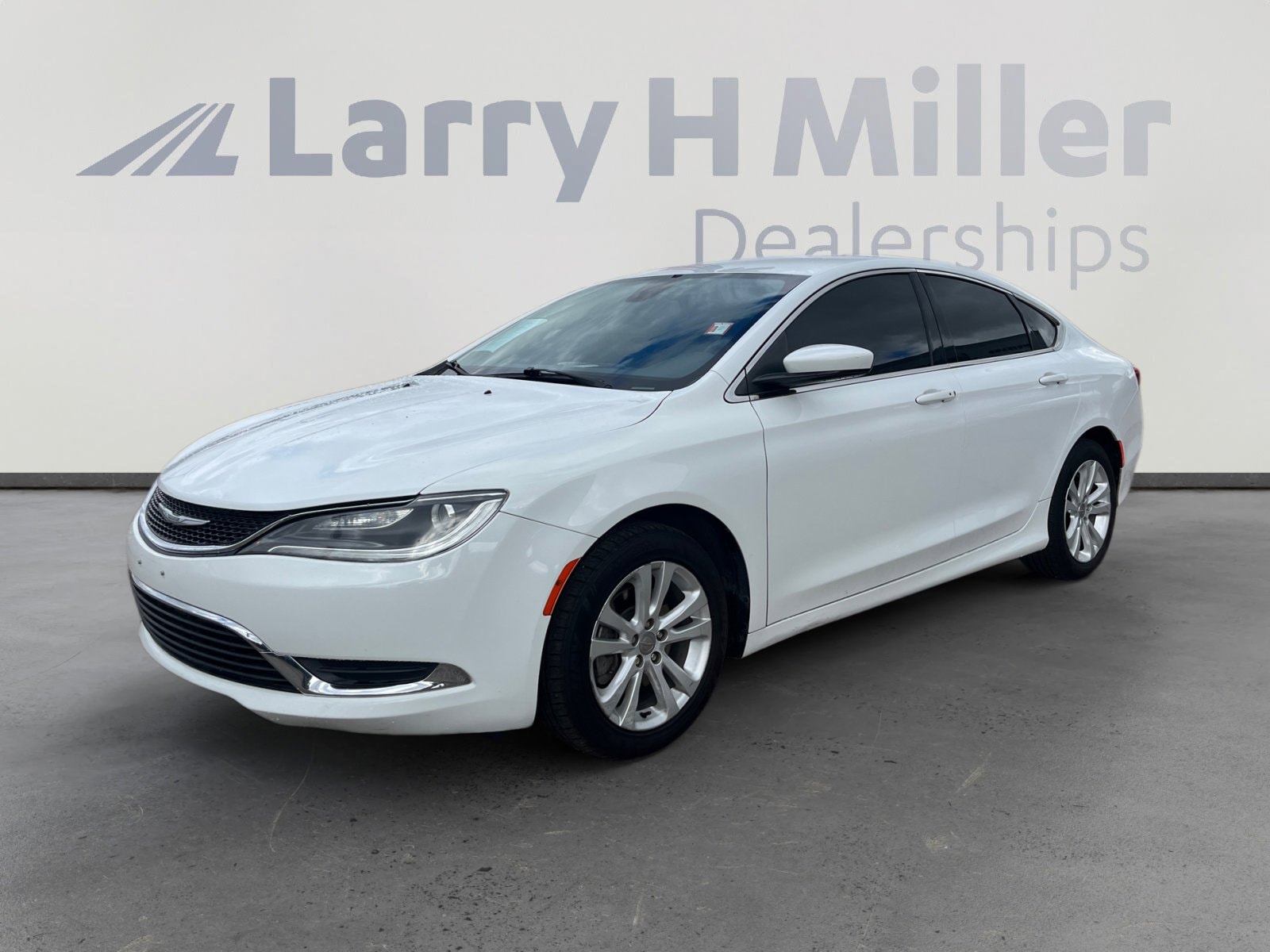 2016 Chrysler 200 Limited's photo