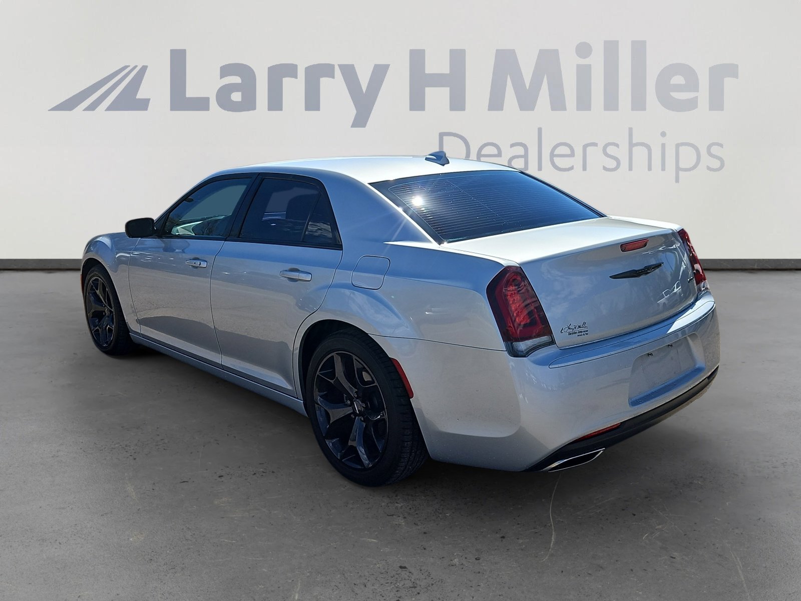2022 Chrysler 300 Touring photo 4