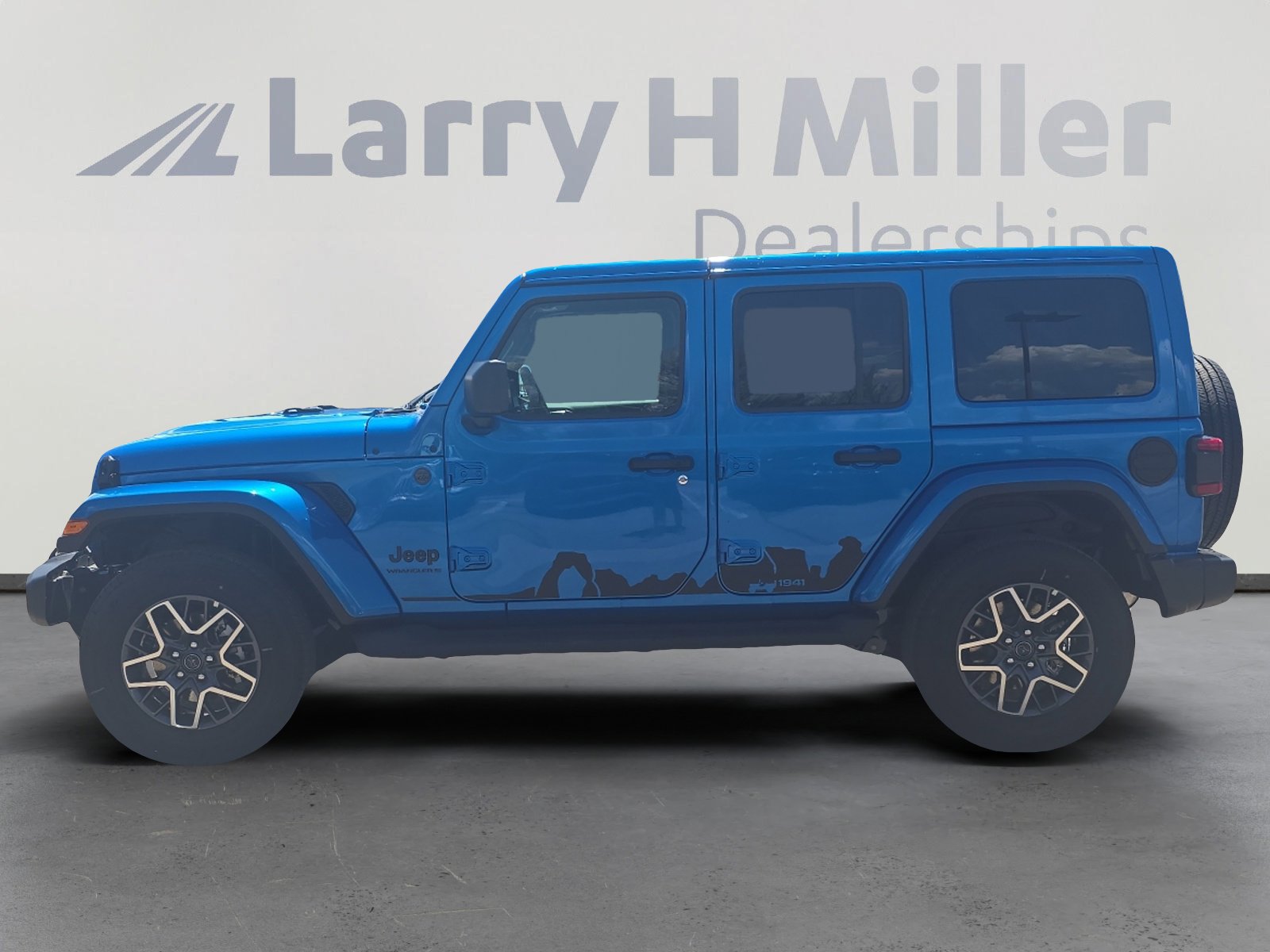 2025 Jeep Wrangler Sahara photo 3