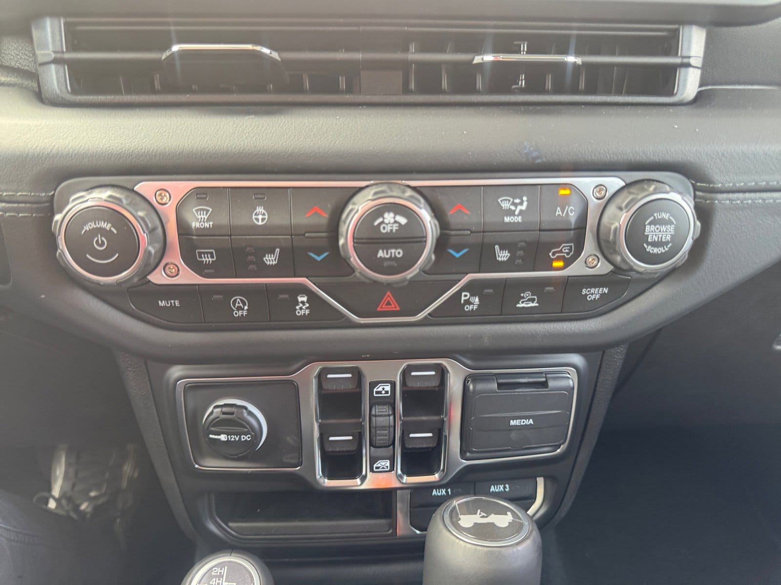 2025 Jeep Wrangler 4-Door Sahara - Photo 32