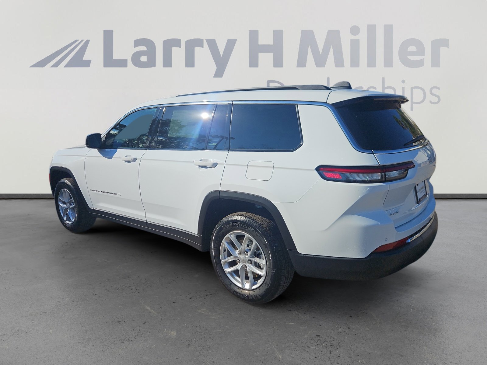 2025 Jeep Grand Cherokee Laredo X photo 2