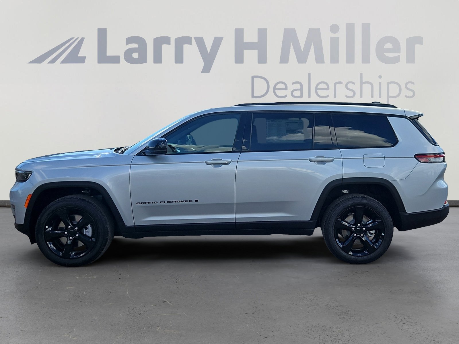 2025 Jeep Grand Cherokee Limited photo 3