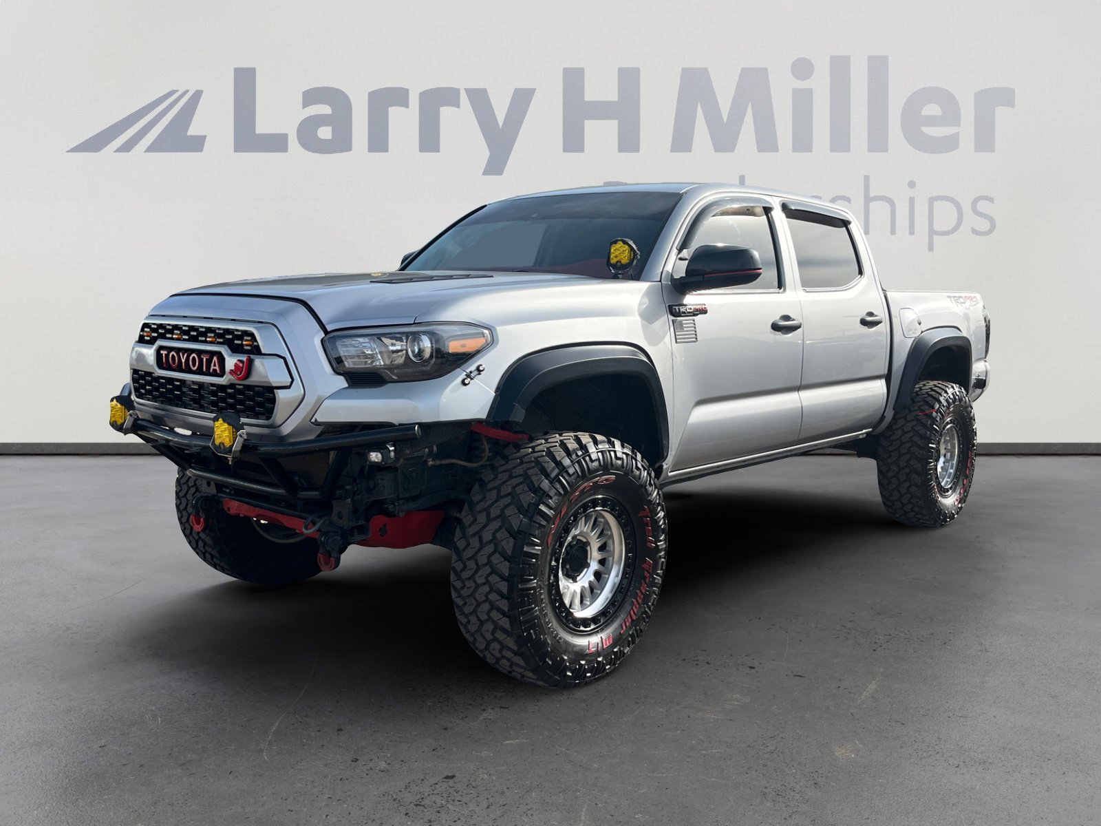 2020 Toyota Tacoma SR's photo