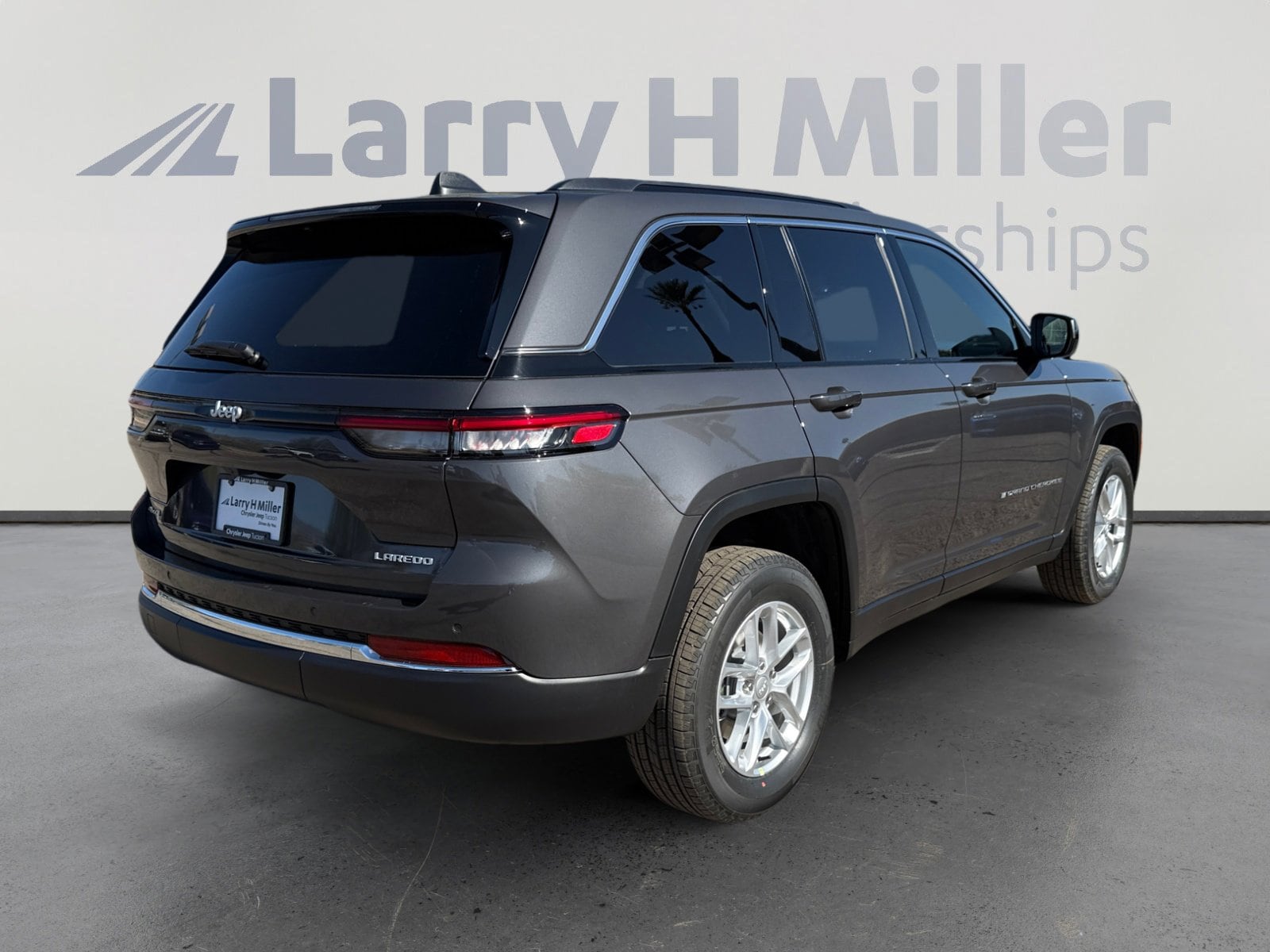 2025 Jeep Grand Cherokee Laredo - Photo 6