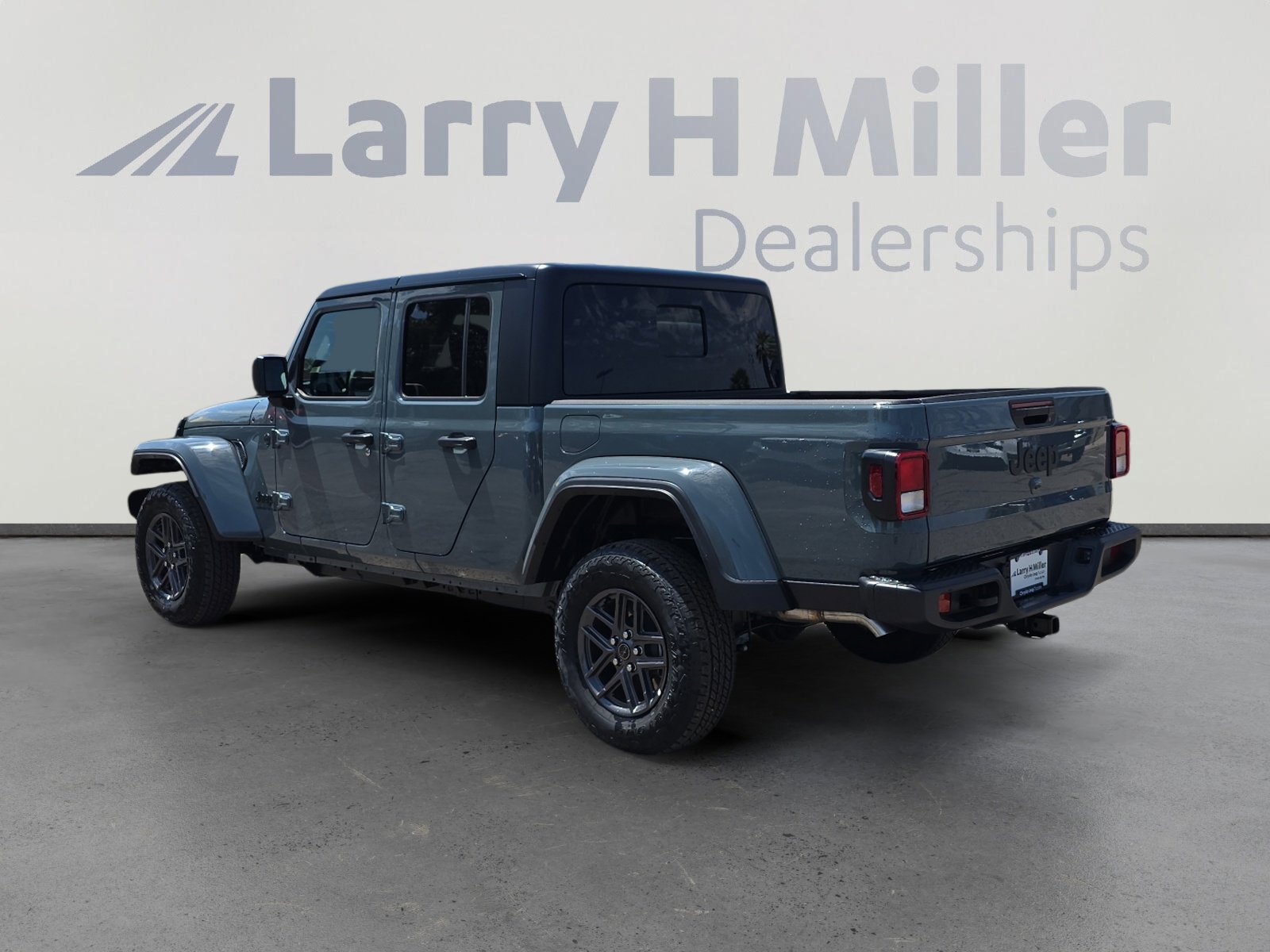 2025 Jeep Gladiator Sport S photo 4