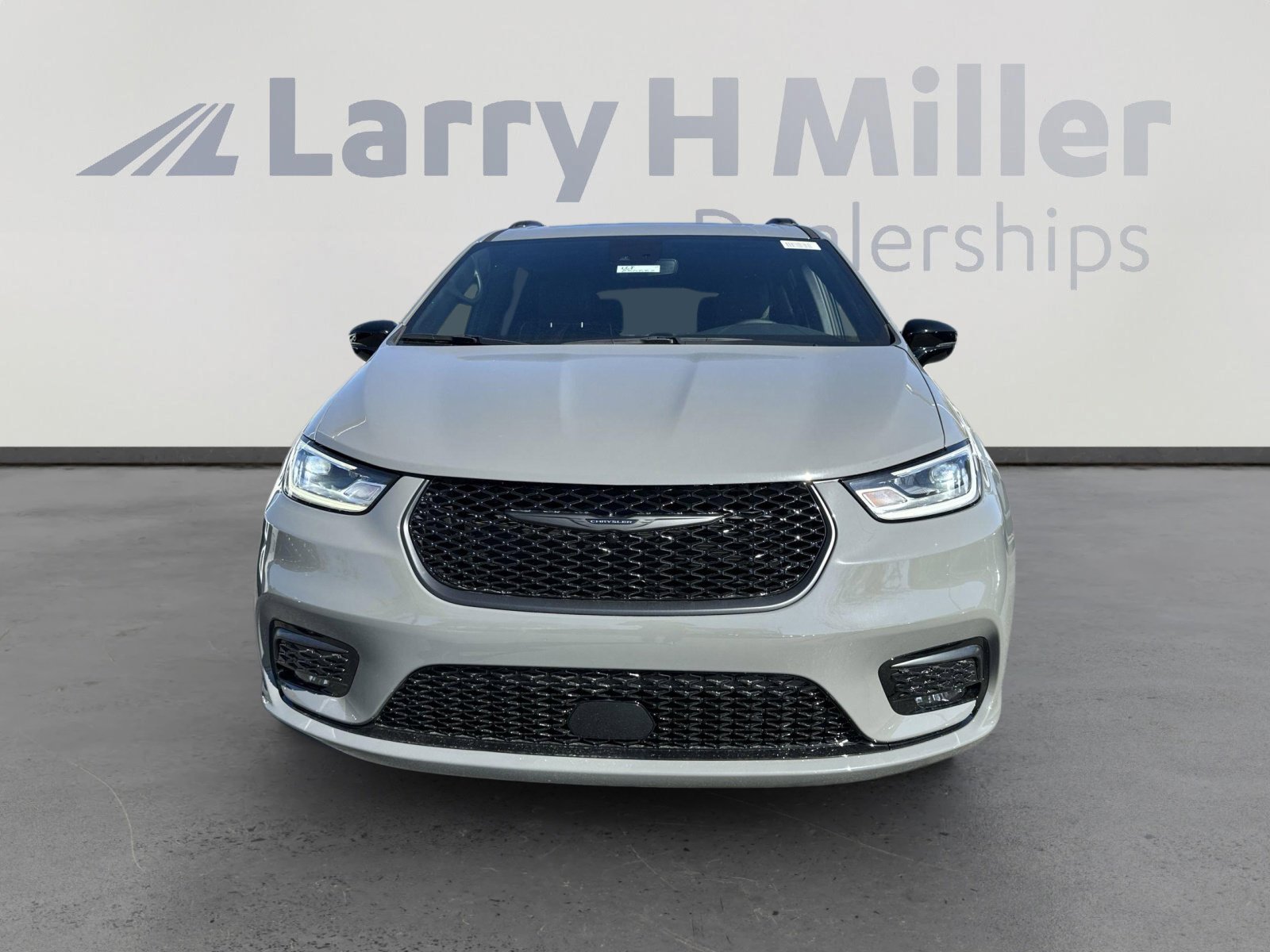 2025 Chrysler Pacifica Limited photo 3
