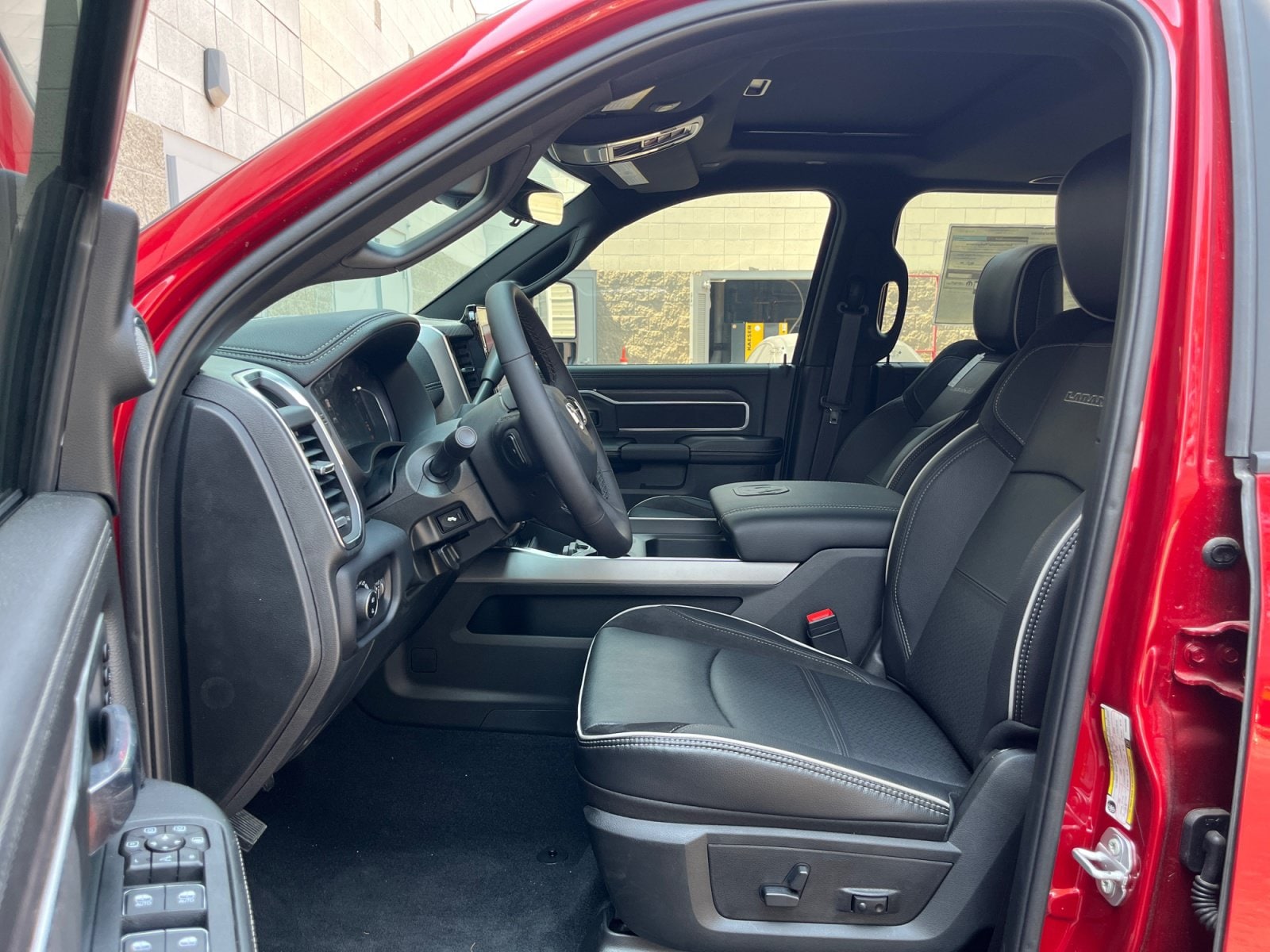 2026 RAM 3500 Laramie - Photo 11