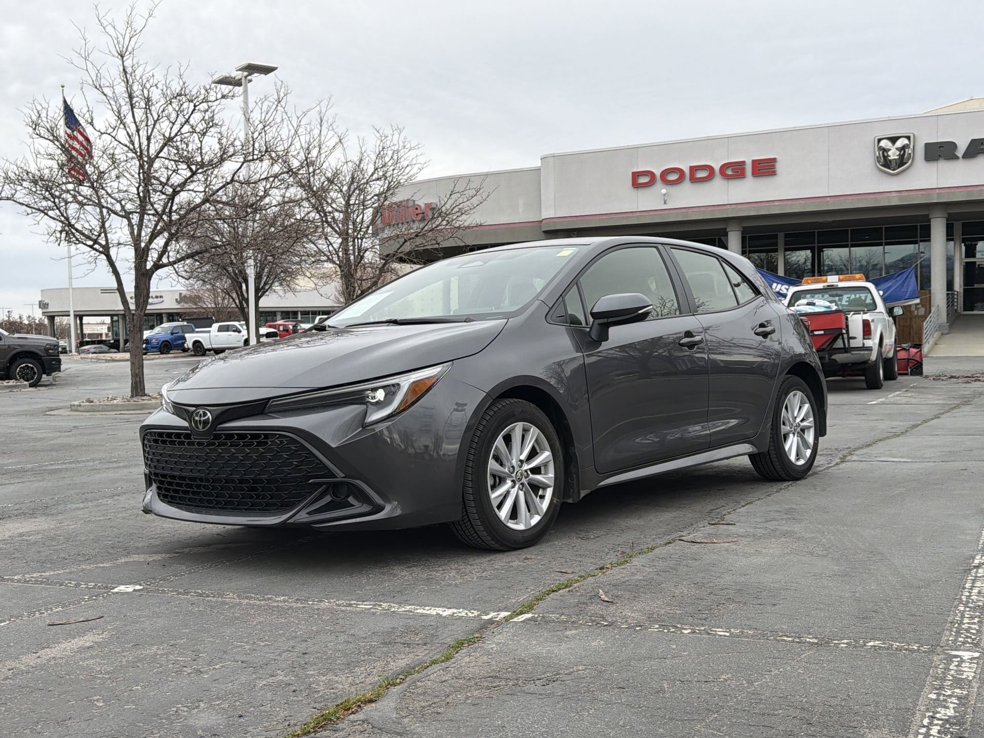 2024 Toyota Corolla Hatchback SE's photo