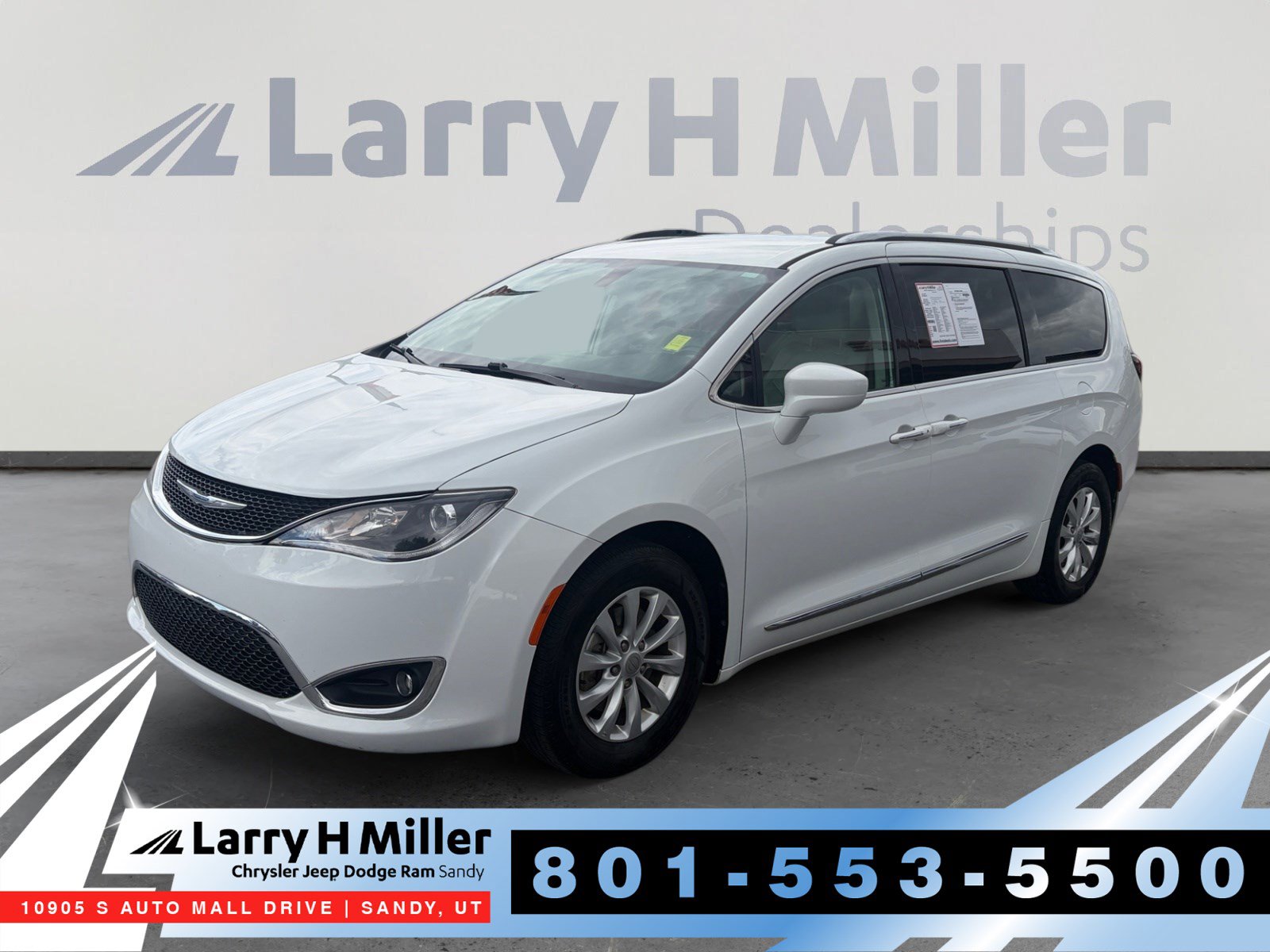 2018 Chrysler Pacifica Touring L's photo