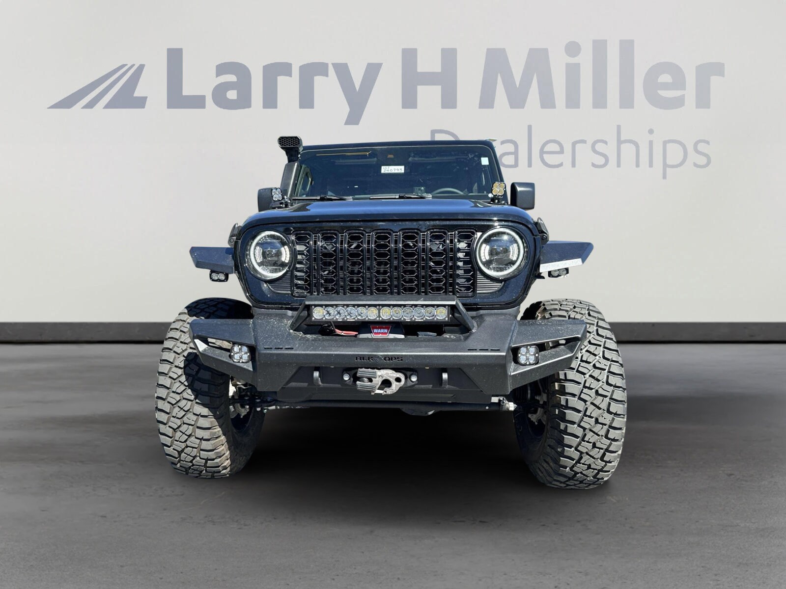 2024 Jeep Wrangler Willys photo 3