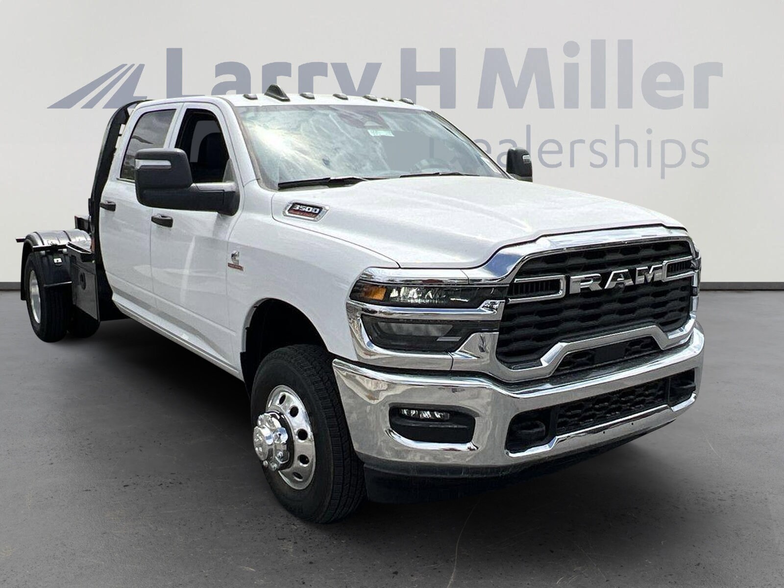 2025 Ram 3500 Tradesman photo 2