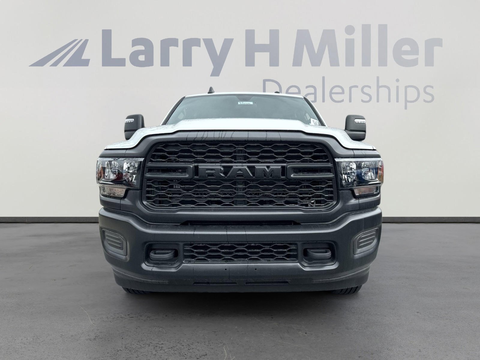 2023 Ram 2500 Tradesman photo 3