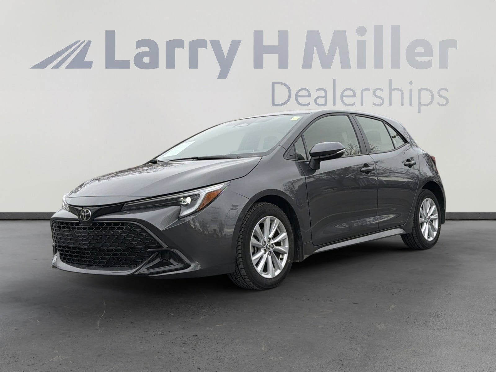 2024 Toyota Corolla Hatchback SE's photo