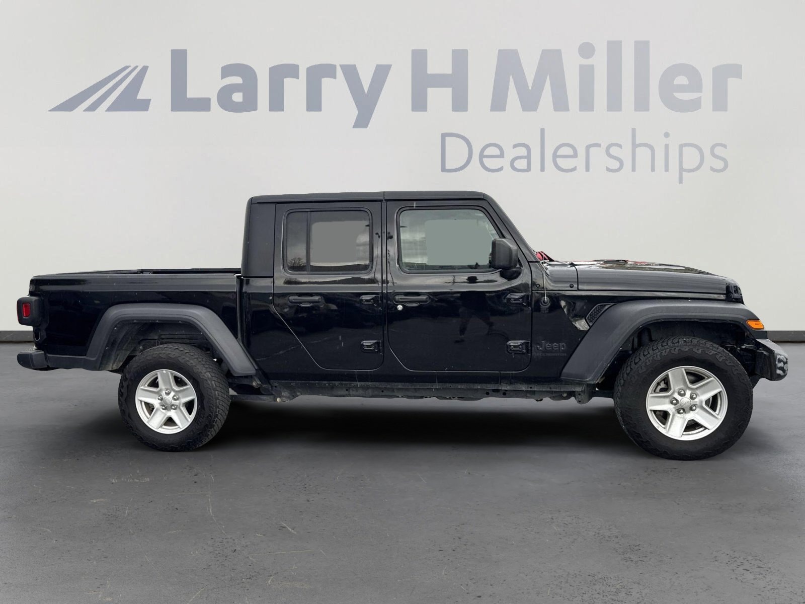【最新入荷】 Used Certified 2023 in Sale For S Sport Gladiator Jeep Parts