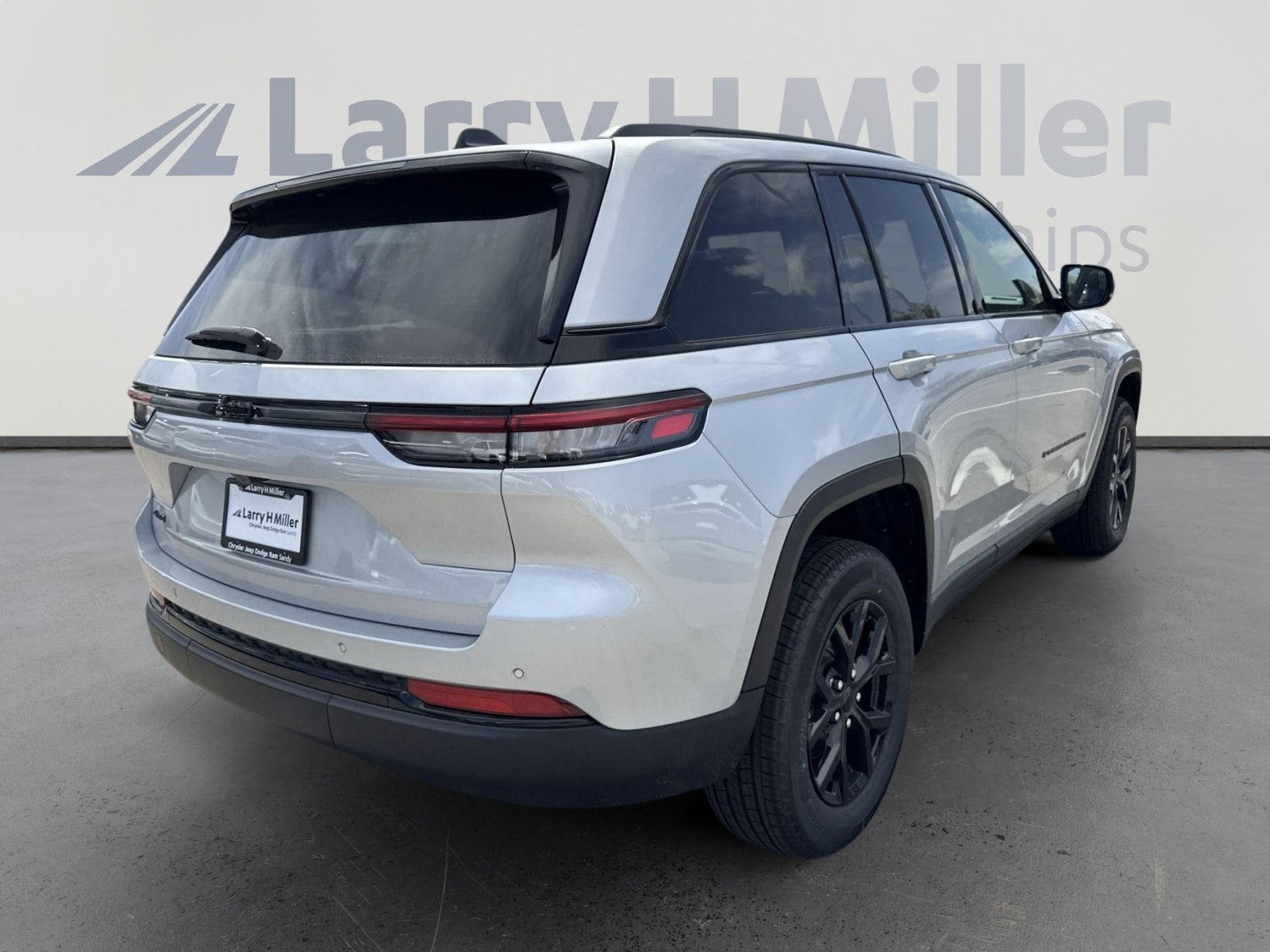 2025 Jeep Grand Cherokee Altitude - Photo 8