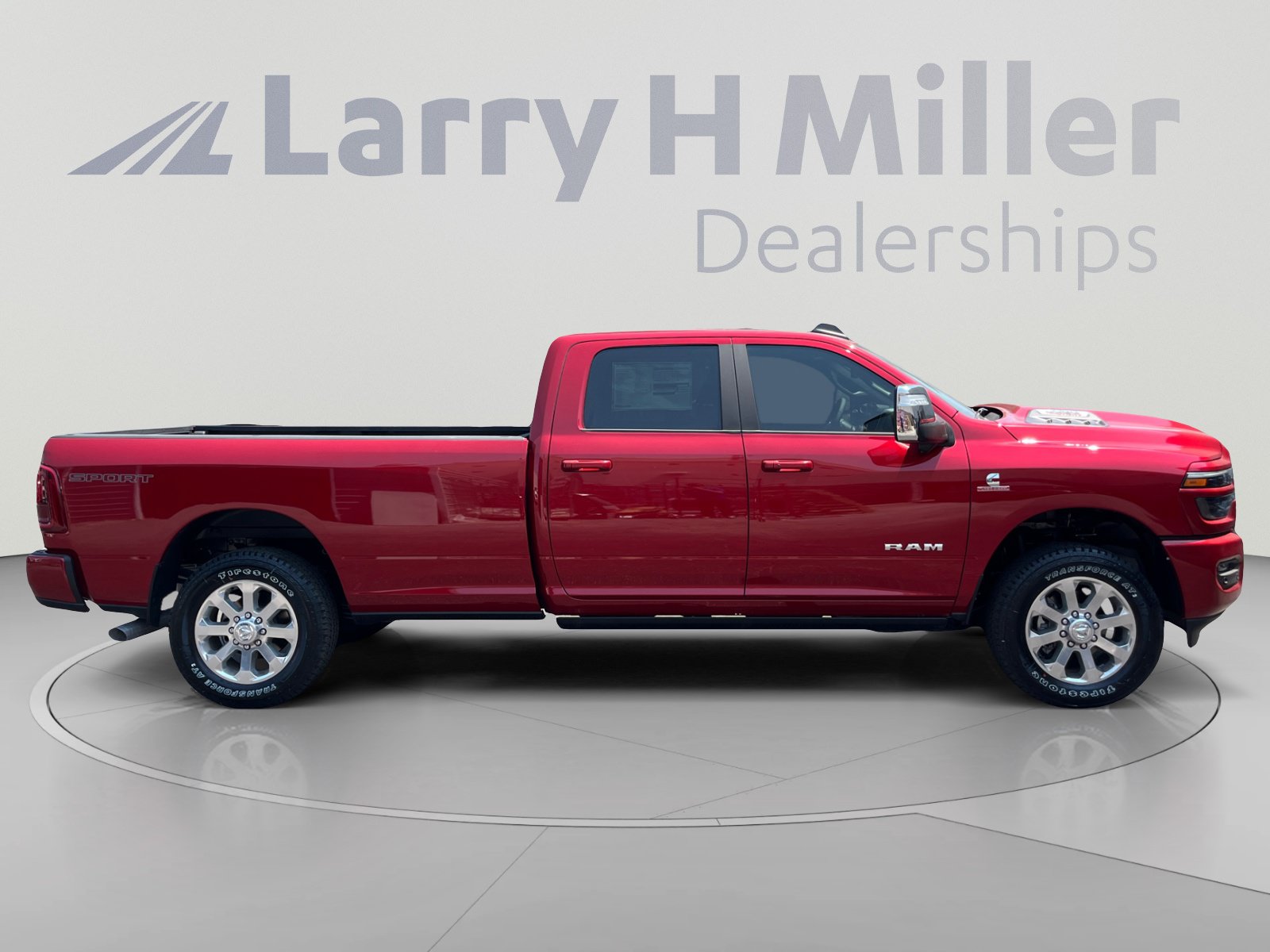 2026 RAM 3500 Laramie - Photo 6