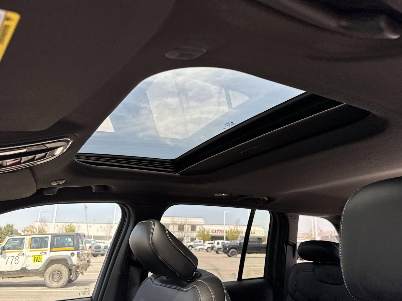 2025 Jeep Grand Cherokee Altitude - Photo 31
