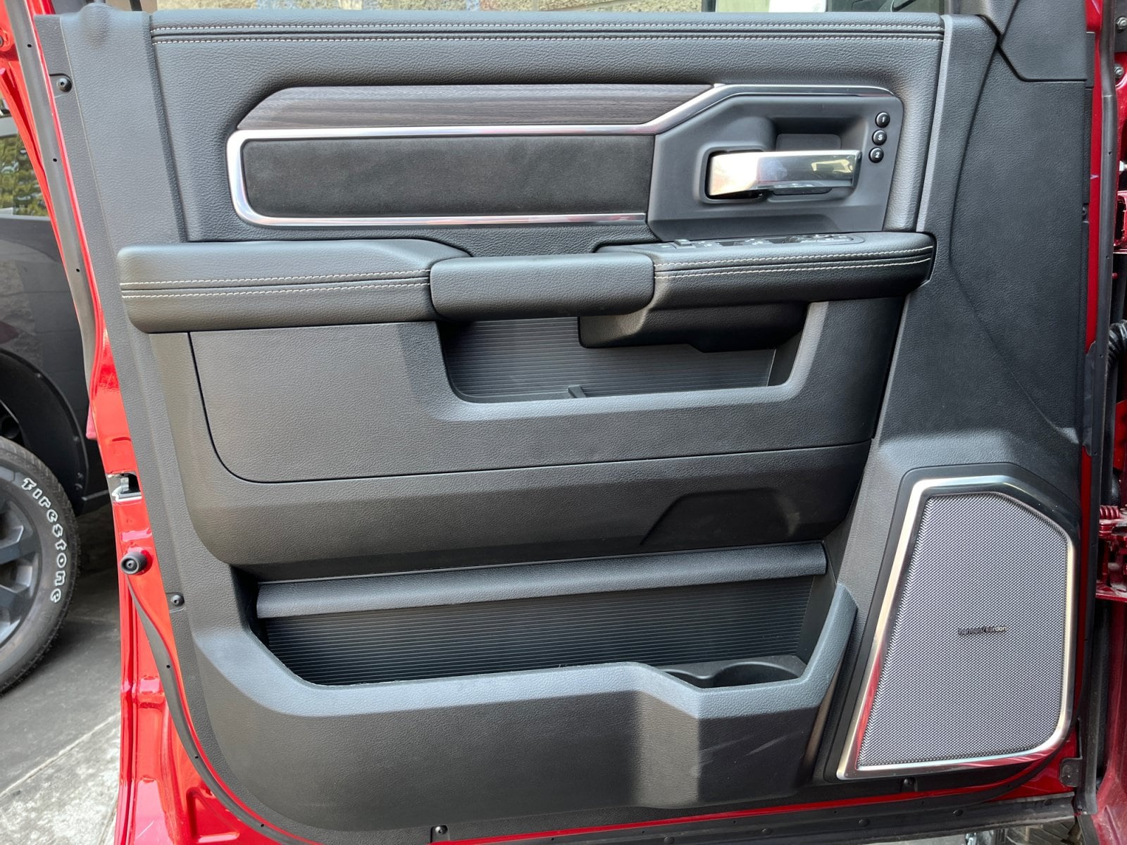2026 RAM 3500 Laramie - Photo 9