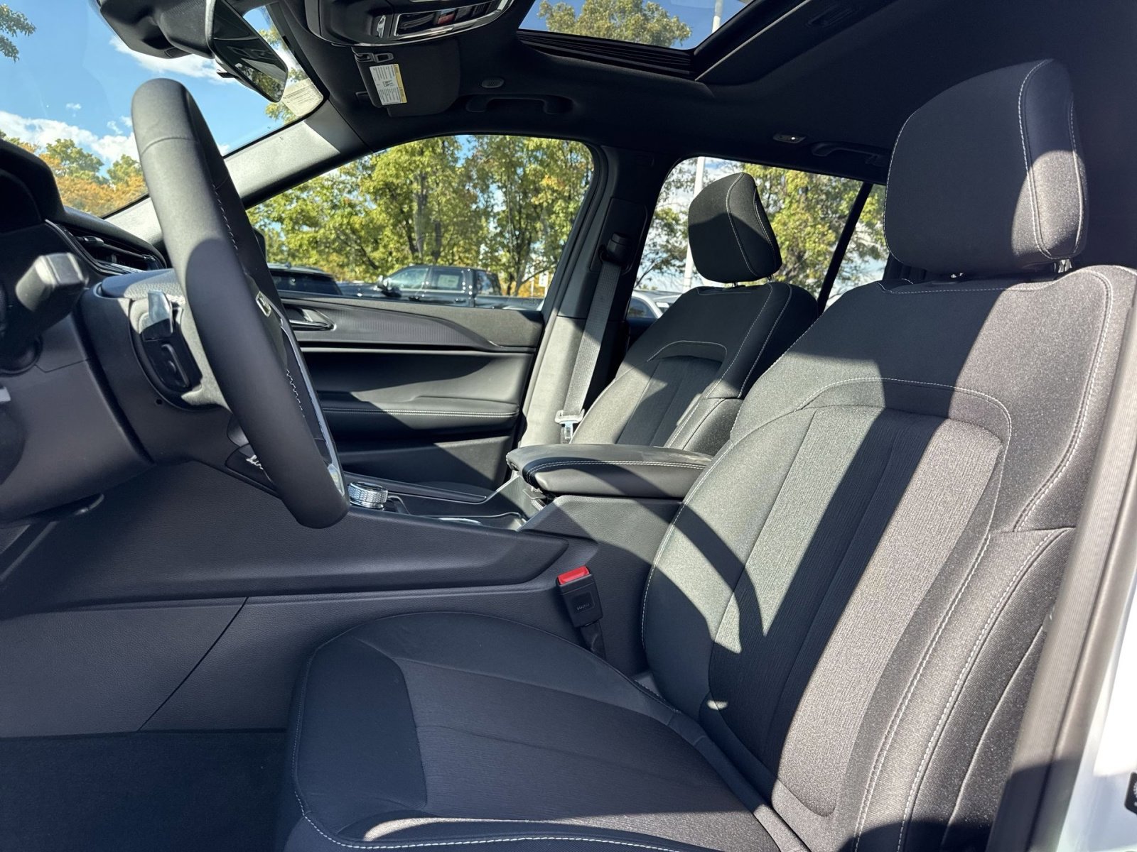 2025 Jeep Grand Cherokee Laredo - Photo 18