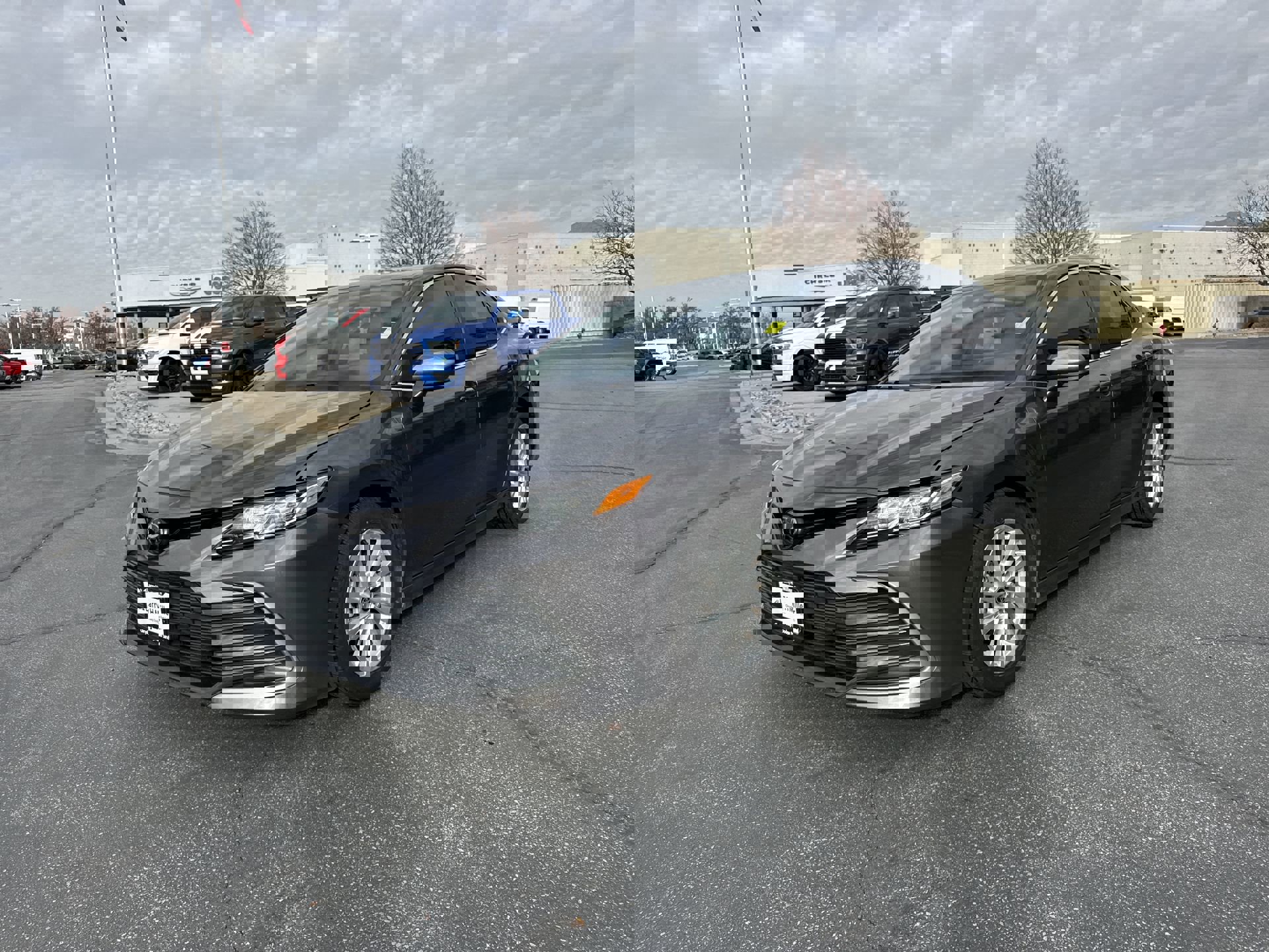 2023 Toyota Camry LE photo 4