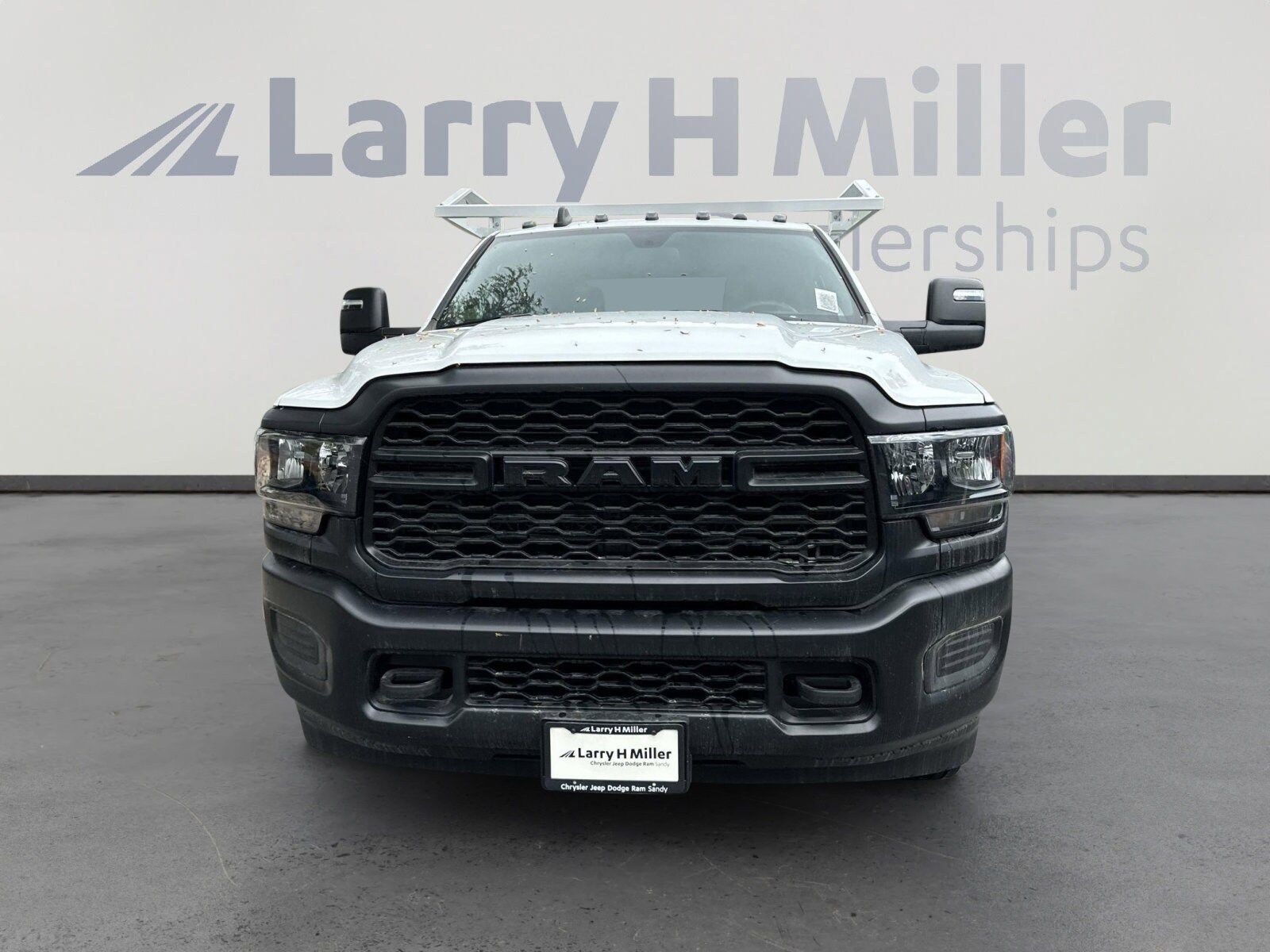 2023 Ram 3500 Tradesman photo 3
