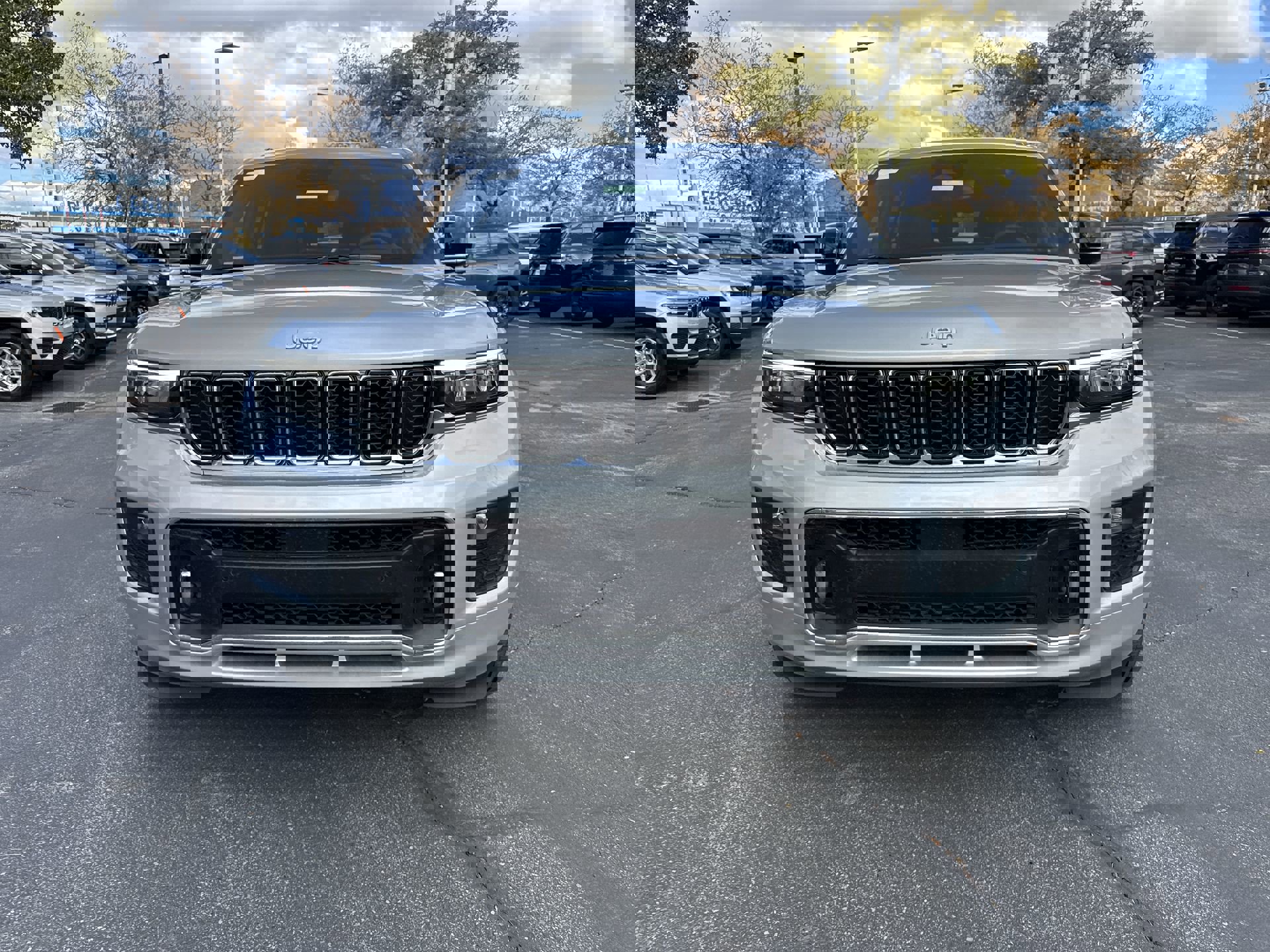 2025 Jeep Grand Cherokee Overland photo 3