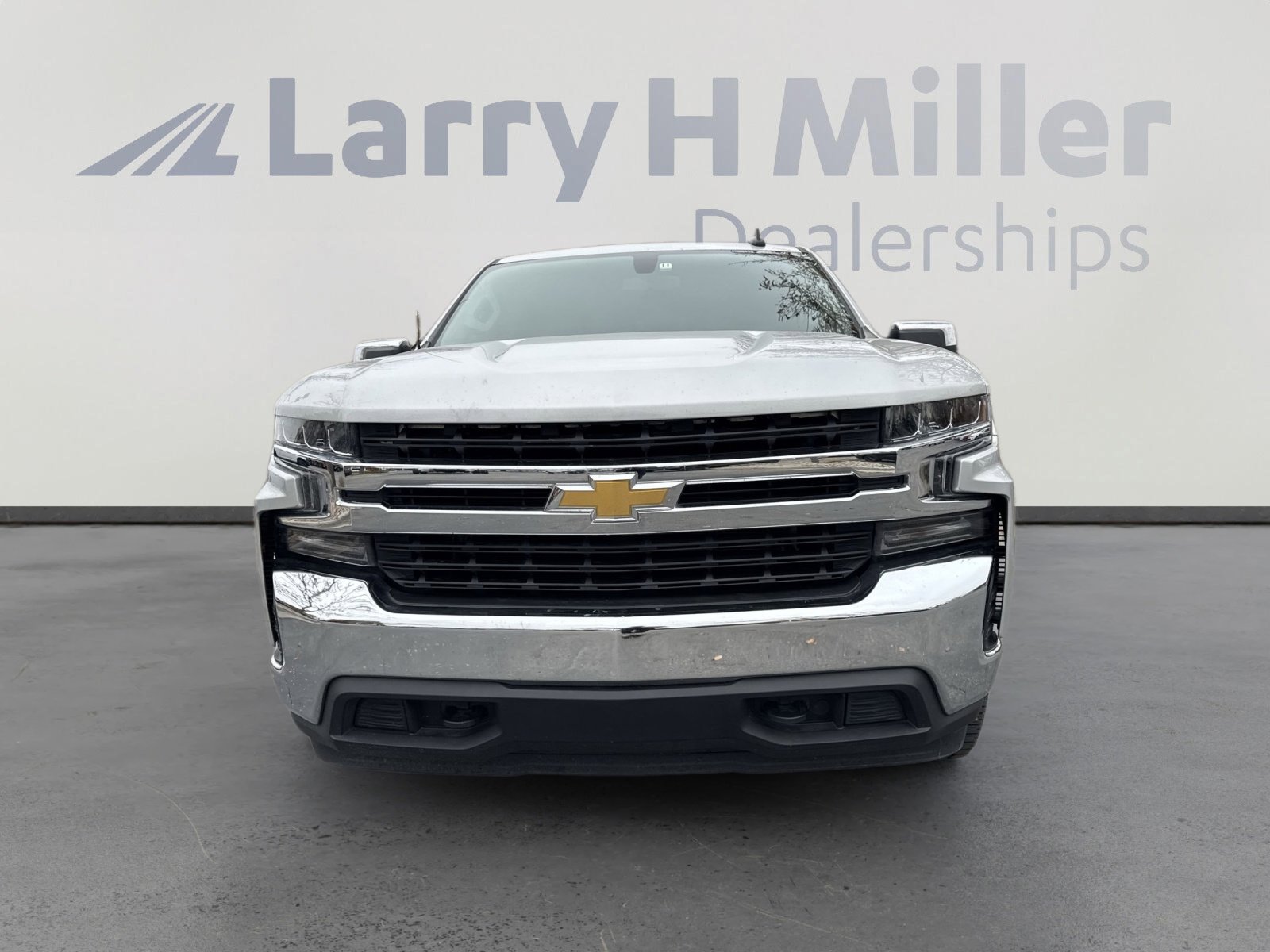 2019 Chevrolet Silverado 1500 LT photo 2
