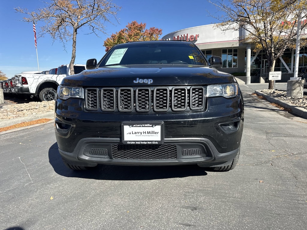 Used 2019 Jeep Grand Cherokee Laredo E SUV