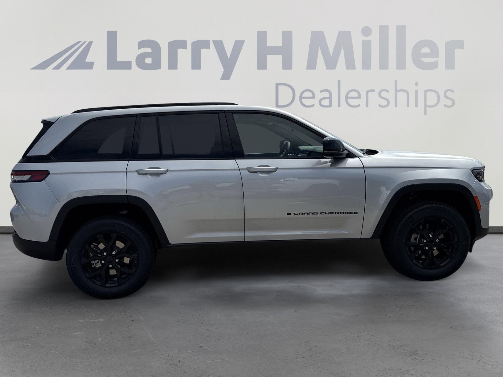 2025 Jeep Grand Cherokee Altitude - Photo 9