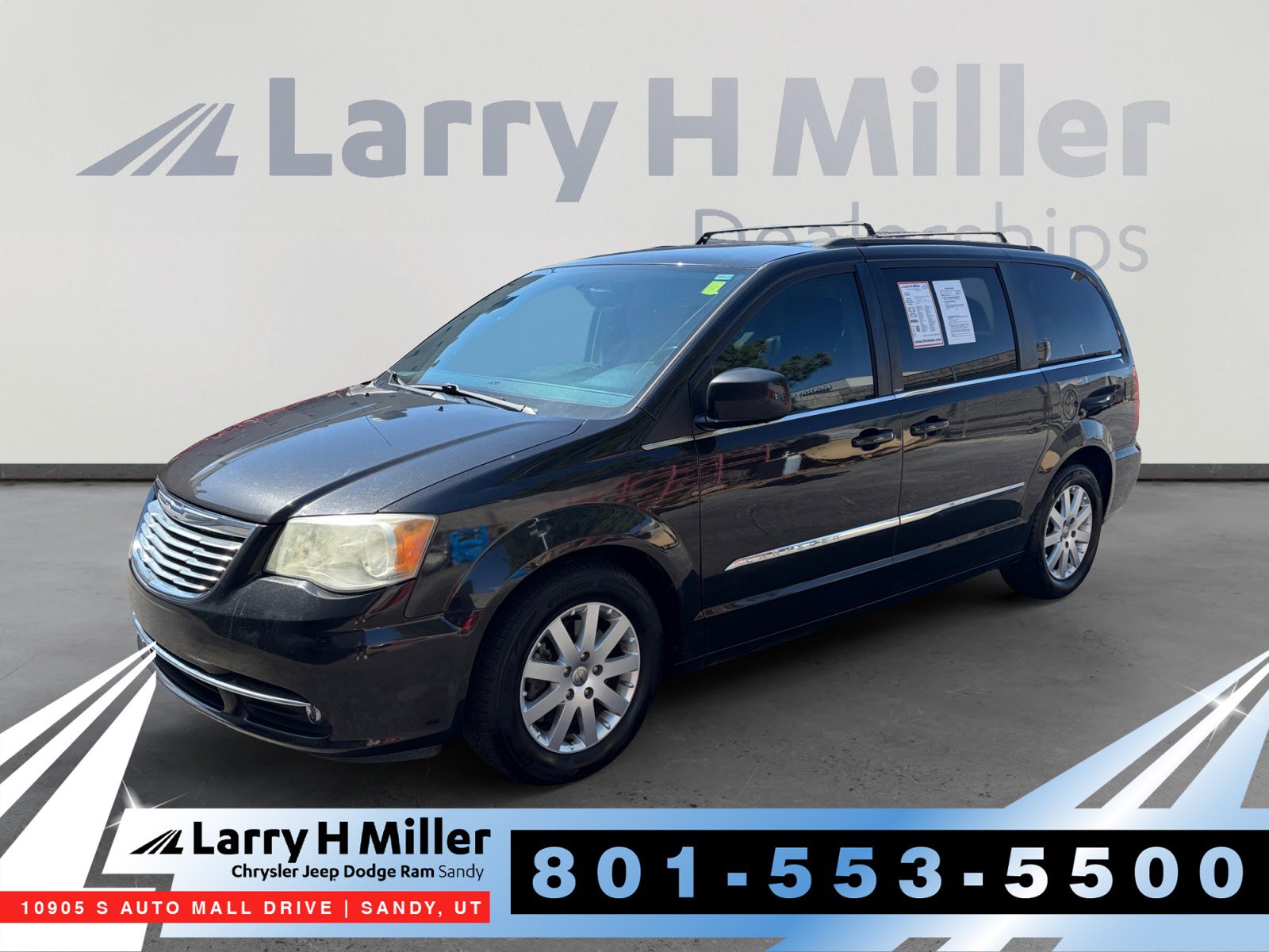 2014 Chrysler Town & Country Touring's photo