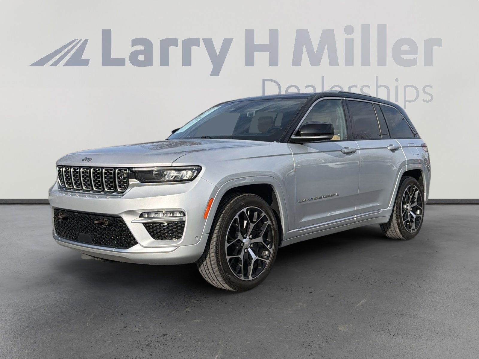 2022 Jeep Grand Cherokee Summit Reserve's photo