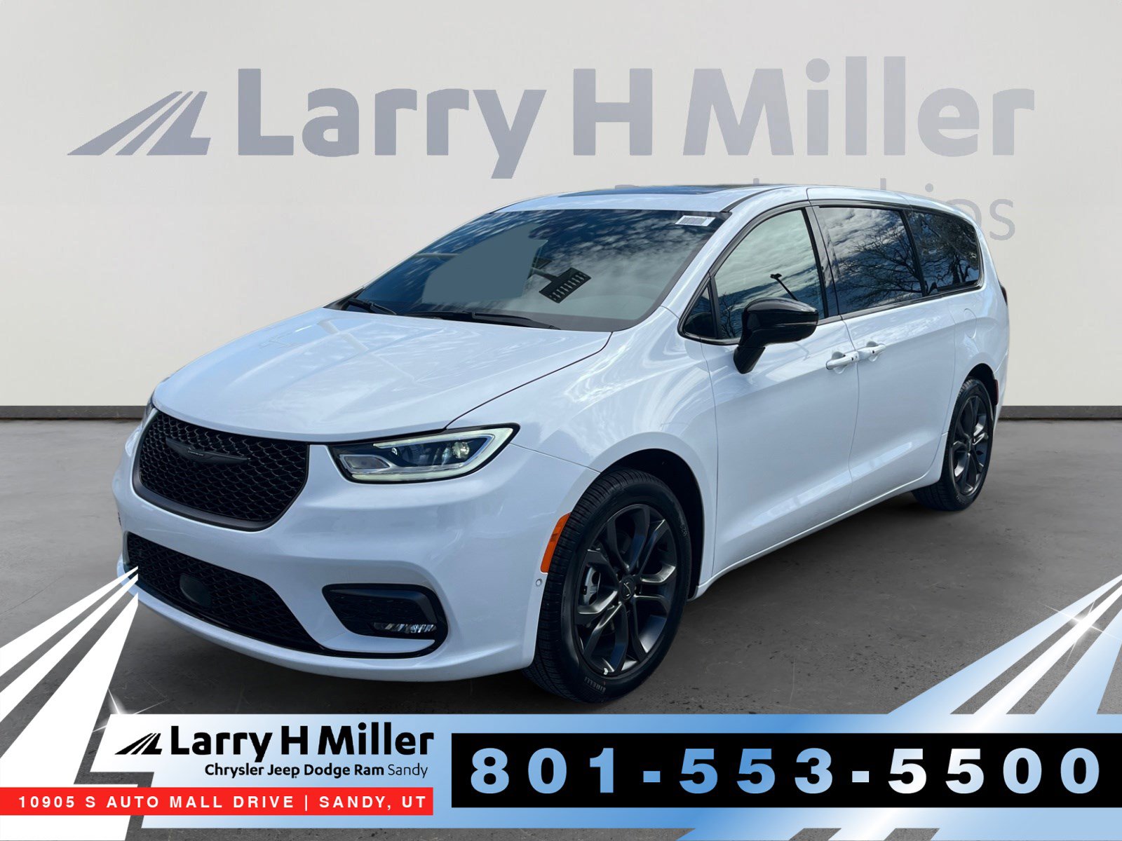 2026 Chrysler Pacifica Select's photo