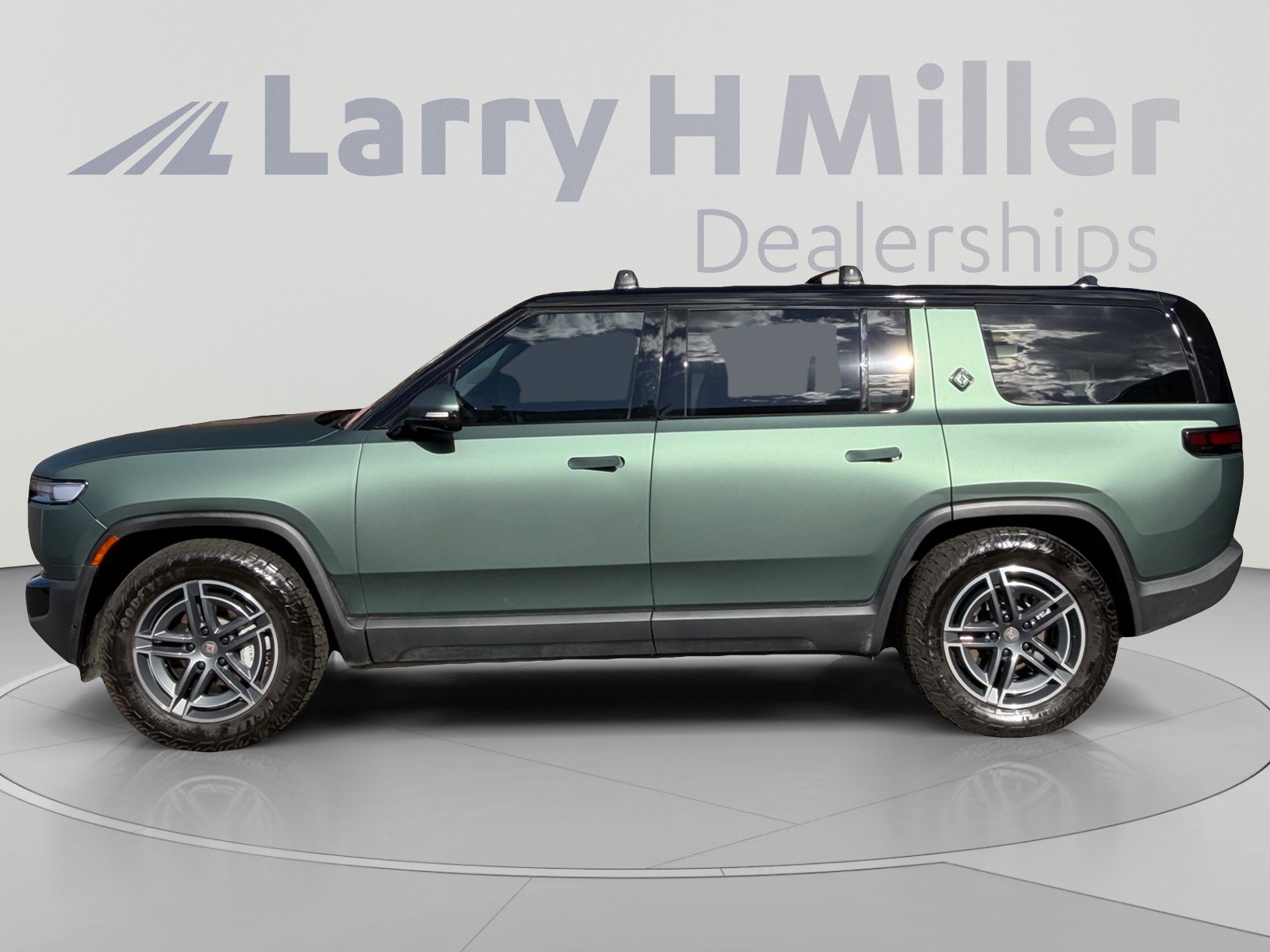 Used 2025 Rivian R1S Adventure with VIN 7PDSGBBA4SN053773 for sale in Sandy, UT