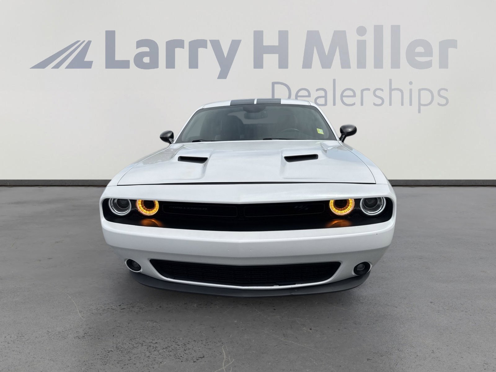 2016 Dodge Challenger SXT Plus photo 3