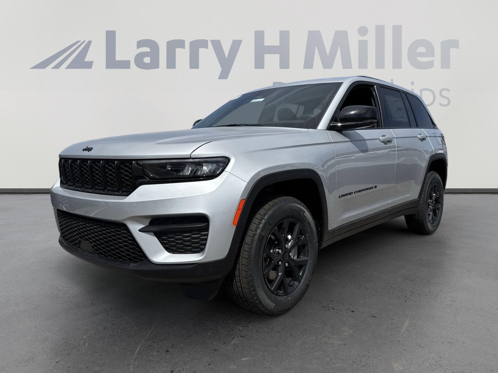 2025 Jeep Grand Cherokee Laredo photo 4