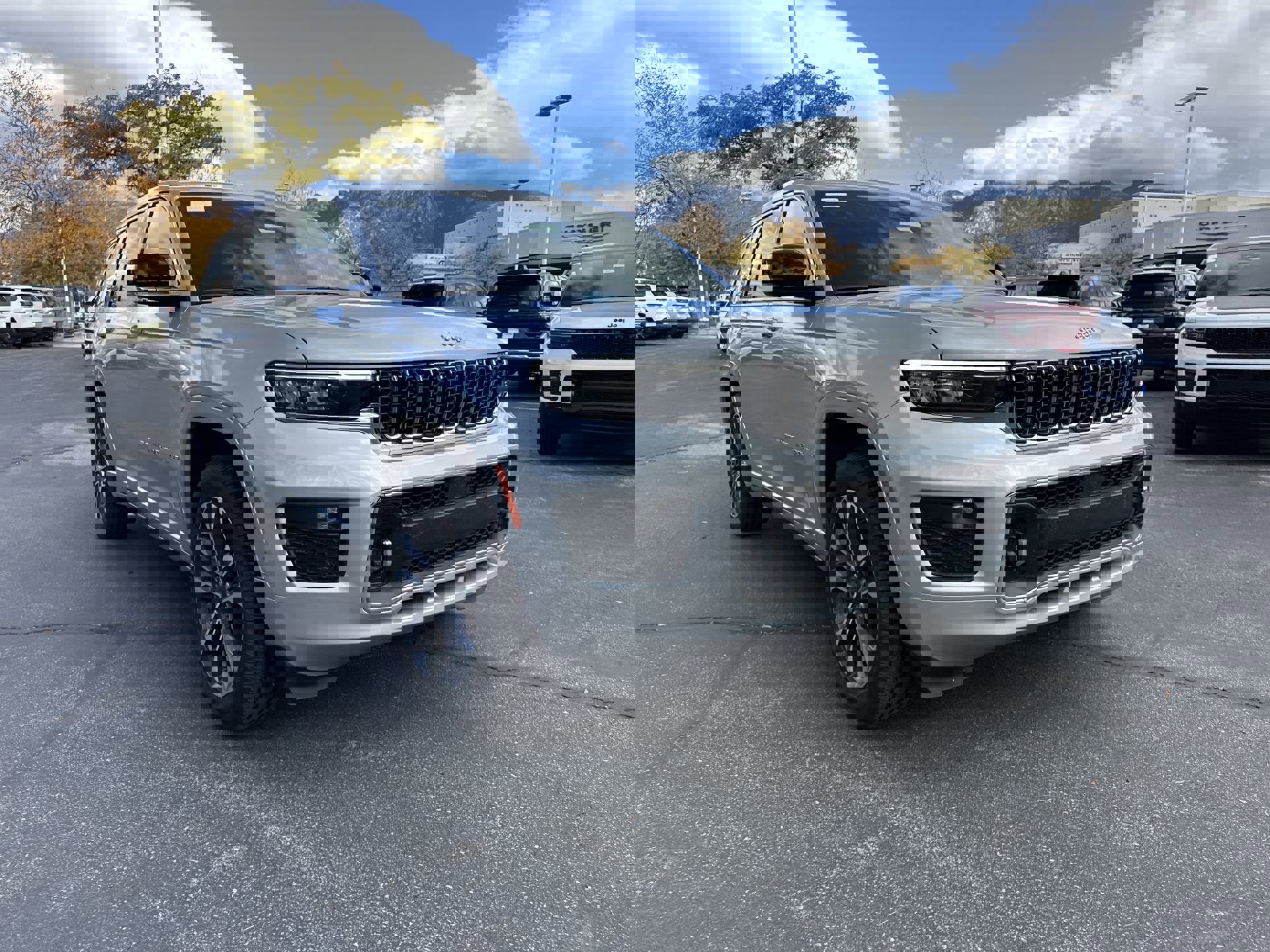 2025 Jeep Grand Cherokee Overland photo 2