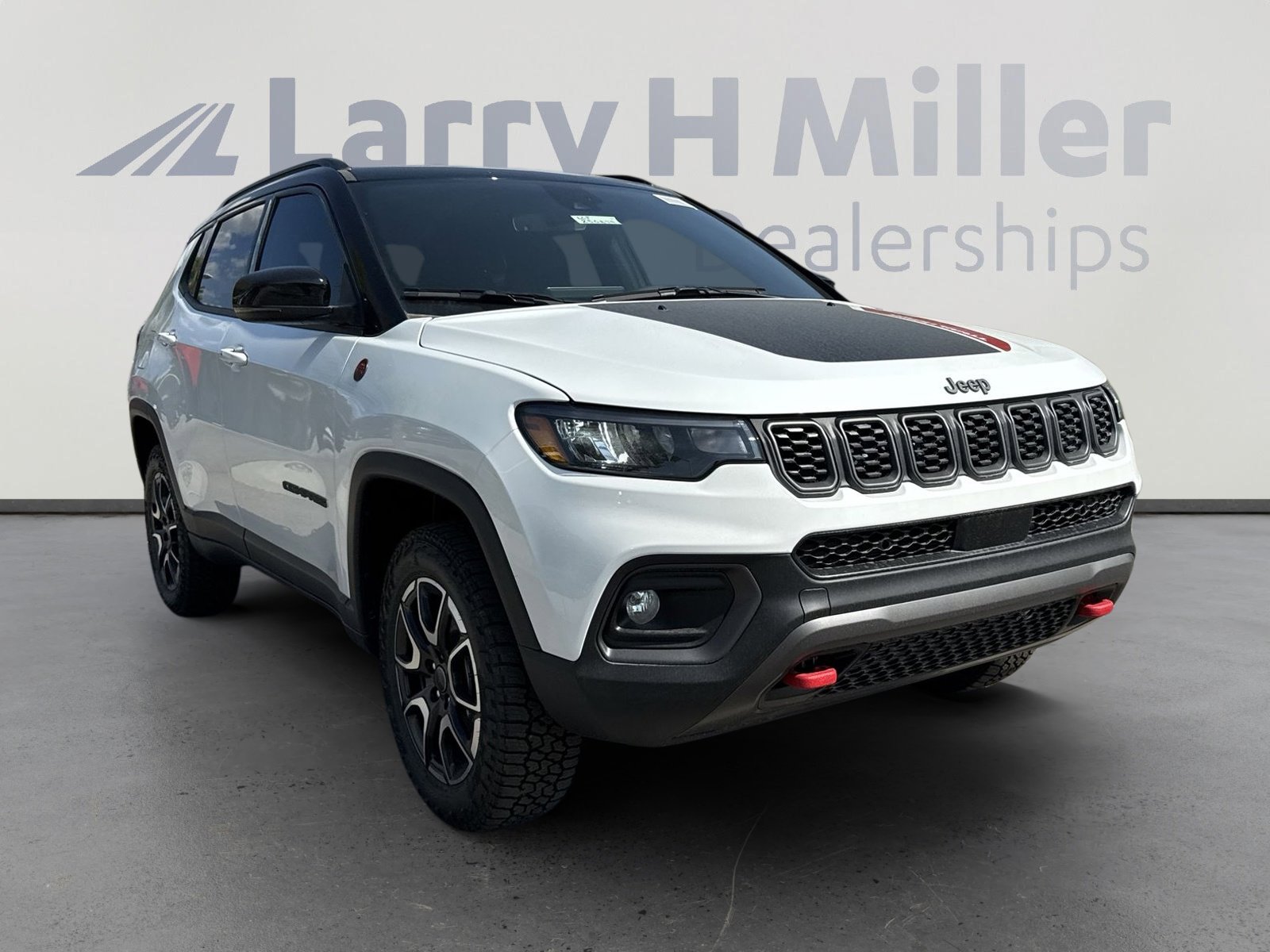 2025 Jeep Compass Trailhawk photo 2