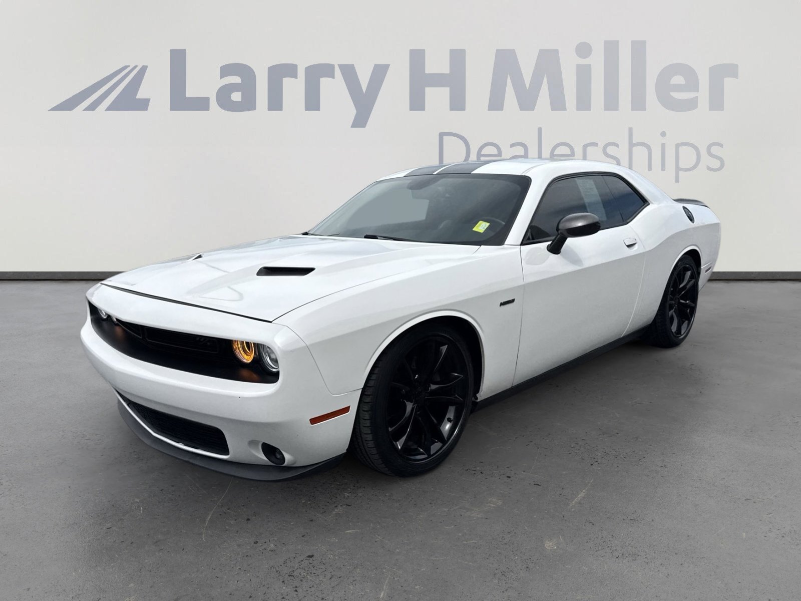 2016 Dodge Challenger SXT Plus photo 4