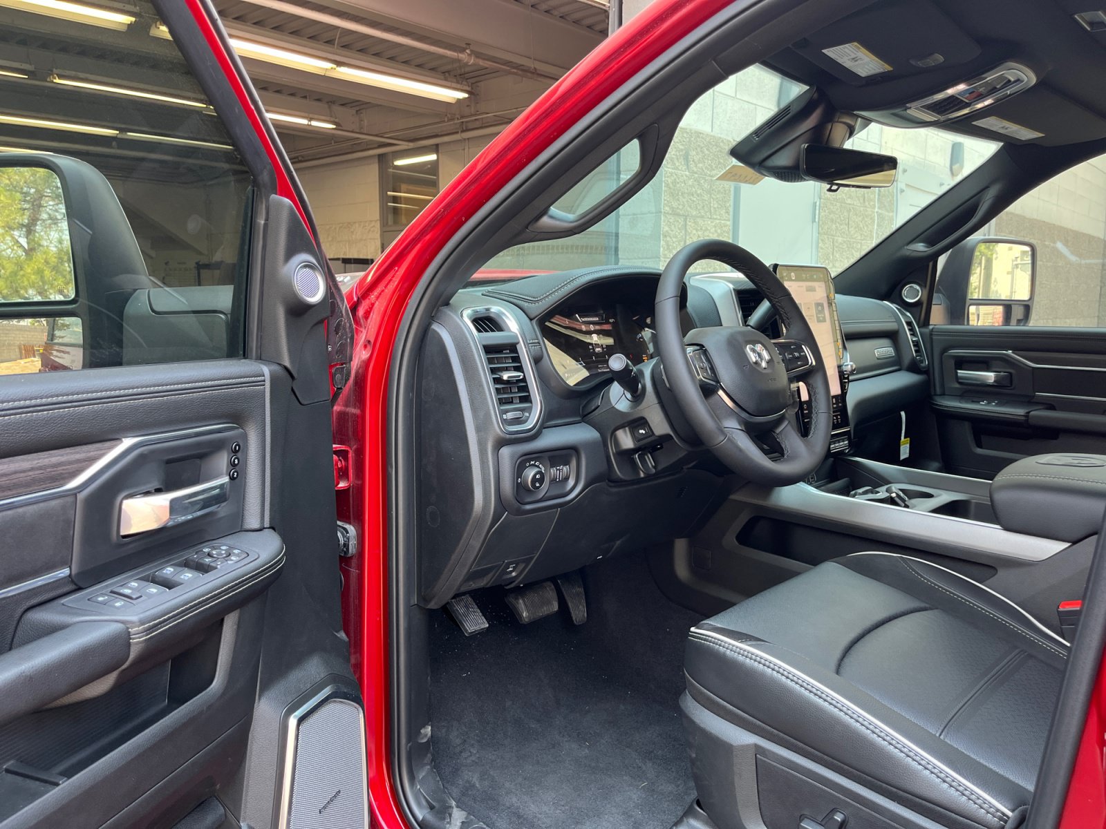 2026 RAM 3500 Laramie - Photo 10