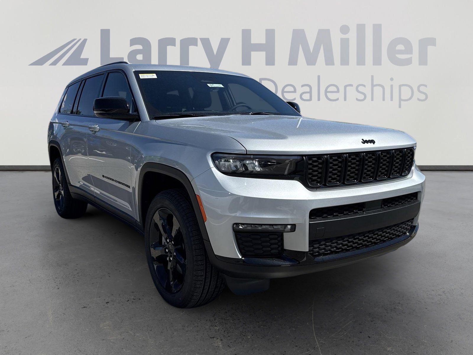 2025 Jeep Grand Cherokee Limited photo 2