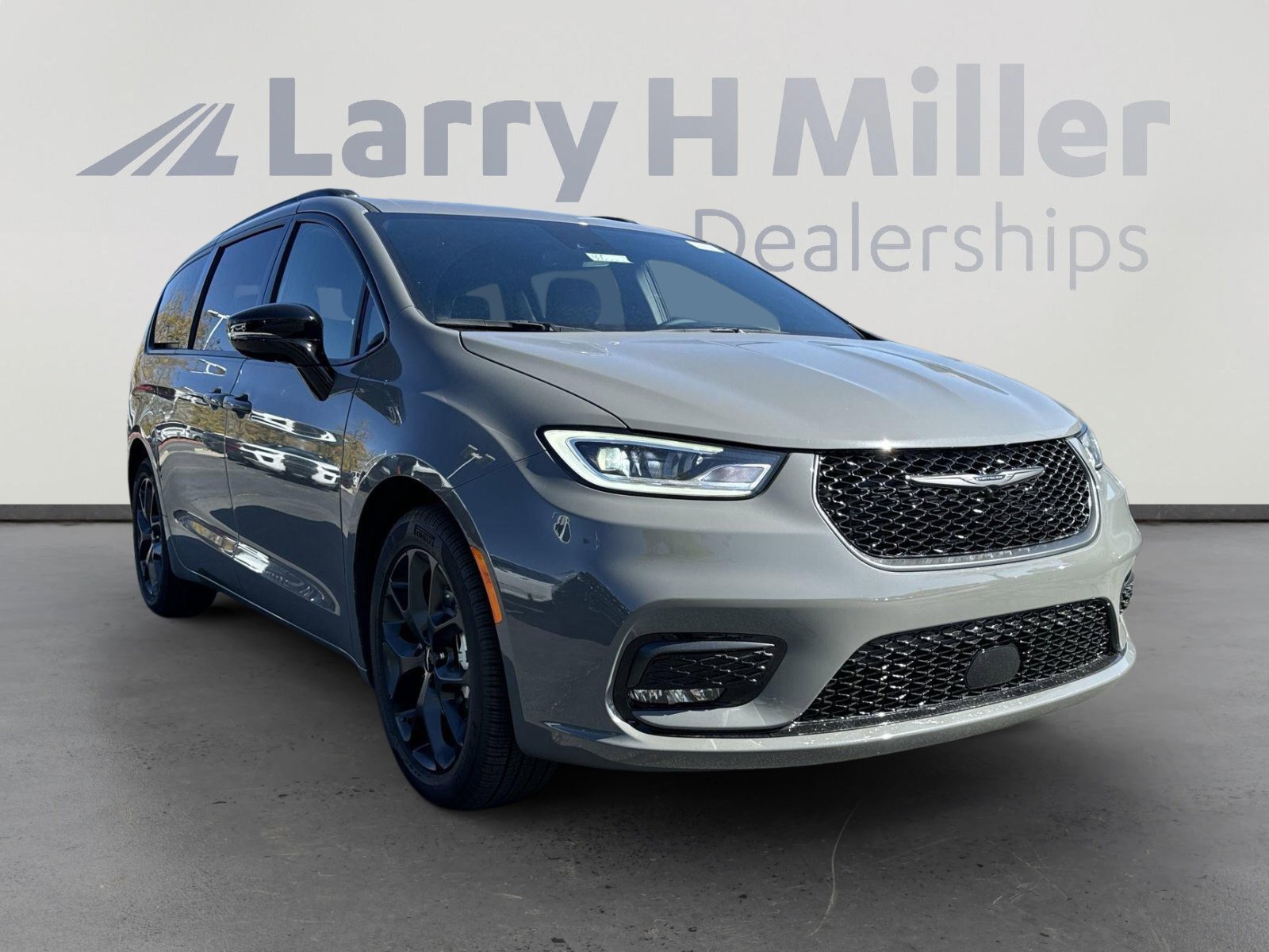 2025 Chrysler Pacifica Limited photo 2