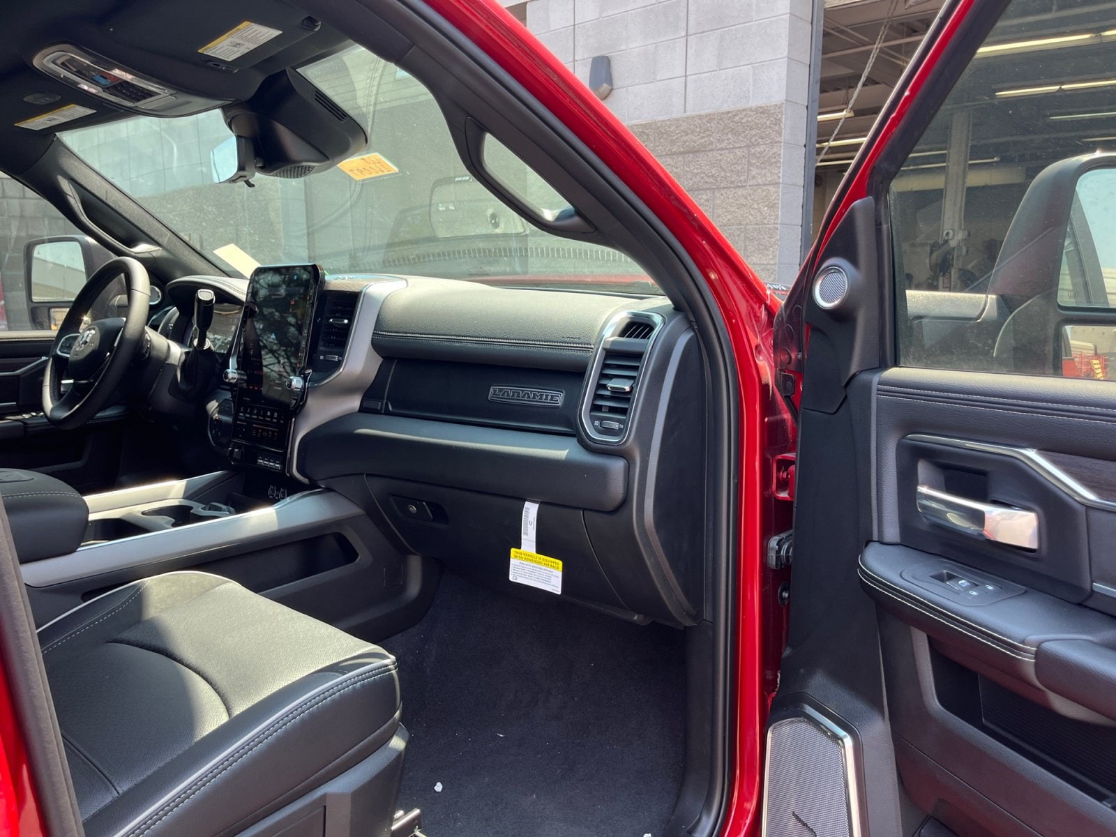 2026 RAM 3500 Laramie - Photo 27